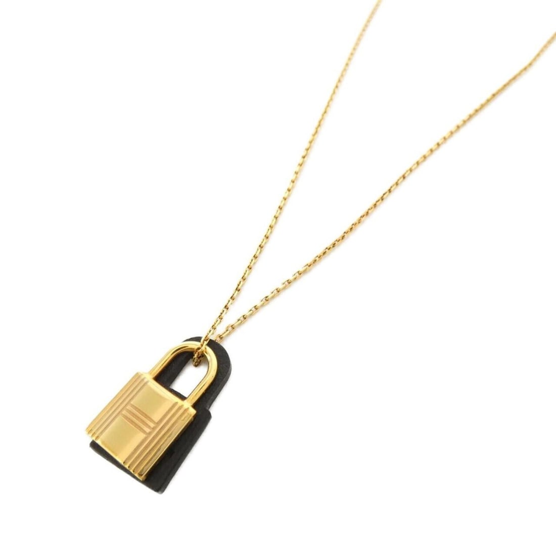 Hermes O'Kelly PM 078852CD Necklace: --- Catalog ---Category: SizePendant Size: 26mm x 14mm / 1.02'' x 0.55''Neck Circumference: 45 cm - 50 cm / 17.71'' - 19.68''Category: DesignColor: Black, Rose goldGender: WomenMaterial: Swift