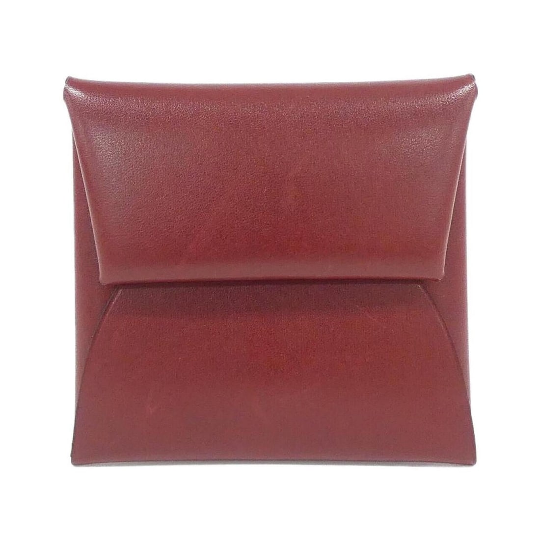 Hermes Bastia 078405CK Wallet/Coin Case: --- Catalog ---Category: SizeSize (HxWxD): 8cm x 8.5cm / 3.14'' x 3.34''Category: DesignType: Coin purse/coin caseColor: Rouge HGender: Women,MenMaterial: Leather Category: GeneralBrand: Hermes--- Ite
