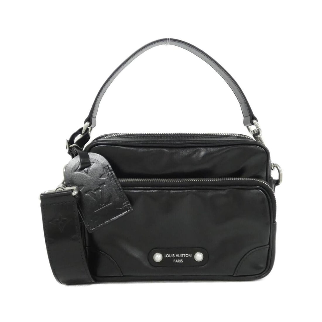 Louis Vuitton LV NIGHT Nile M13987 Shoulder Bag: --- Catalog ---Category: SizeSize (HxWxD): 17cm x 23cm x 8cm / 6.69'' x 9.05'' x 3.14''Category: DesignType: Shoulder bagColor: BlackGender: WomenMaterial: Leather Hardware Color: SilverLeather/Fur