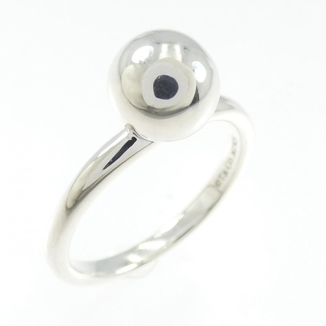 Tiffany Ball Ring: --- Catalog ---Category: SizeJP Size: 12.0US Size: 6.5Category: DesignType: Band ringGender: WomenMaterial: Silver 925Category: GeneralBrand: Tiffany--- Item List ---Section: ConditionRanking: Rank A
