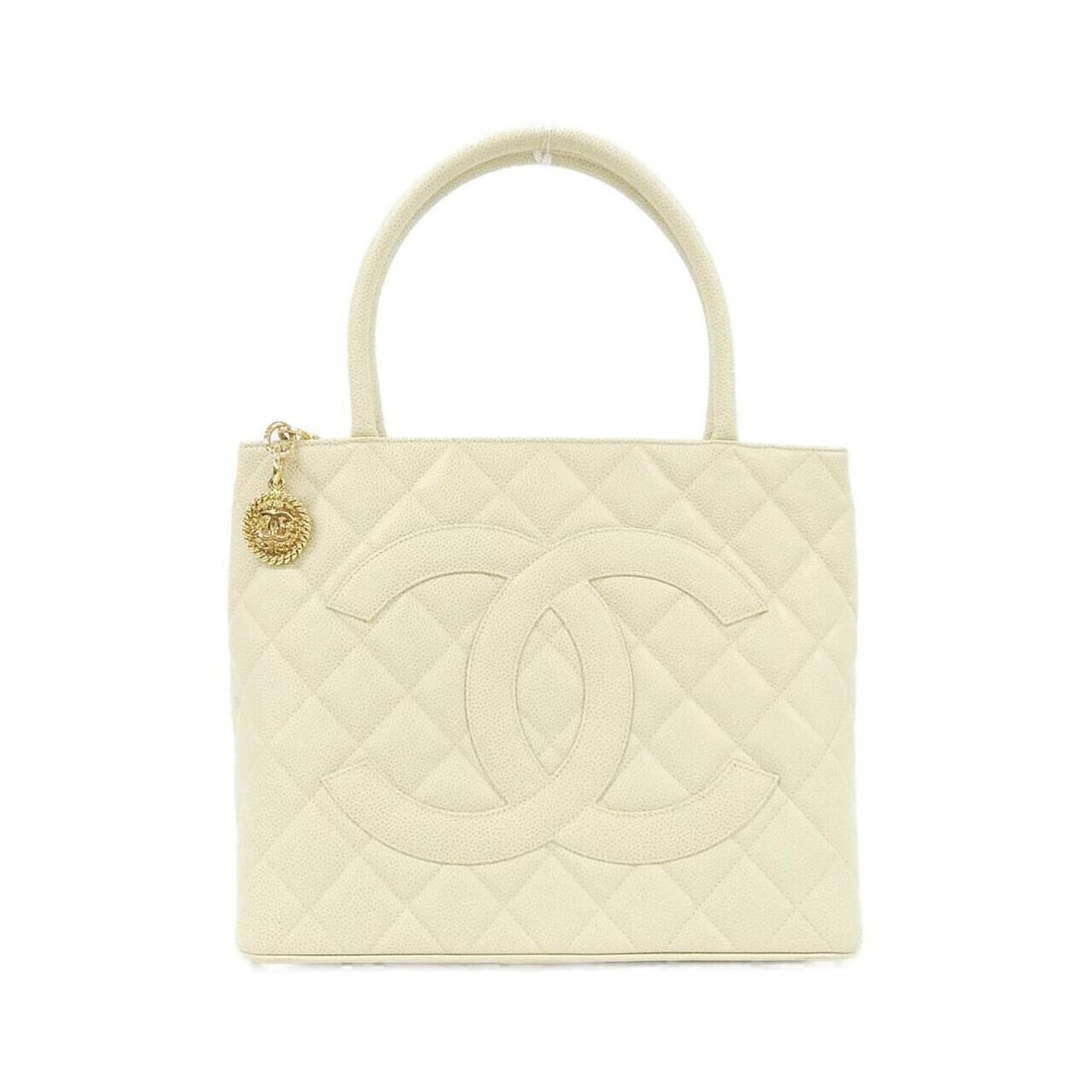 Chanel 1804 handbag: --- Catalog ---Category: SizeSize (HxWxD): 25cm x 30cm x 14cm / 9.84'' x 11.81'' x 5.51''Category: DesignType: HandbagColor: IvoryGender: WomenMaterial: Grained Calfskin Hardware Color: GoldCategory: