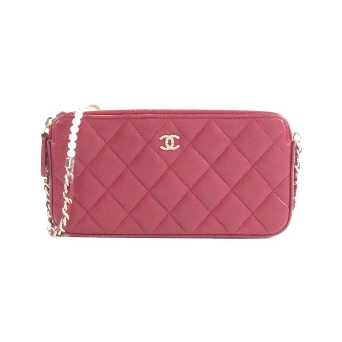 Chanel 84276 Wallet Chain: --- Catalog ---Category: SizeSize (HxWxD): 9.5cm x 18.5cm x 3cm / 3.74'' x 7.28'' x 1.18''Category: DesignType: Chain/Shoulder walletColor: Red color, WhiteGender: WomenMaterial: Leather Leather/Fur