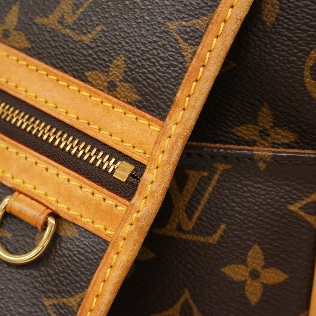 Louis Vuitton Monogram Bosphore PM Shoulder Bag M40106 Brown Women's: --- Catalog ---Category: SizeSize (HxWxD): 22.5cm x 24.5cm x 8cm / 8.85'' x 9.64'' x 3.14''Category: DesignType: Shoulder bagColor: BrownGender: WomenCategory: GeneralMPN: M40106Brand: Louis Vuitton--