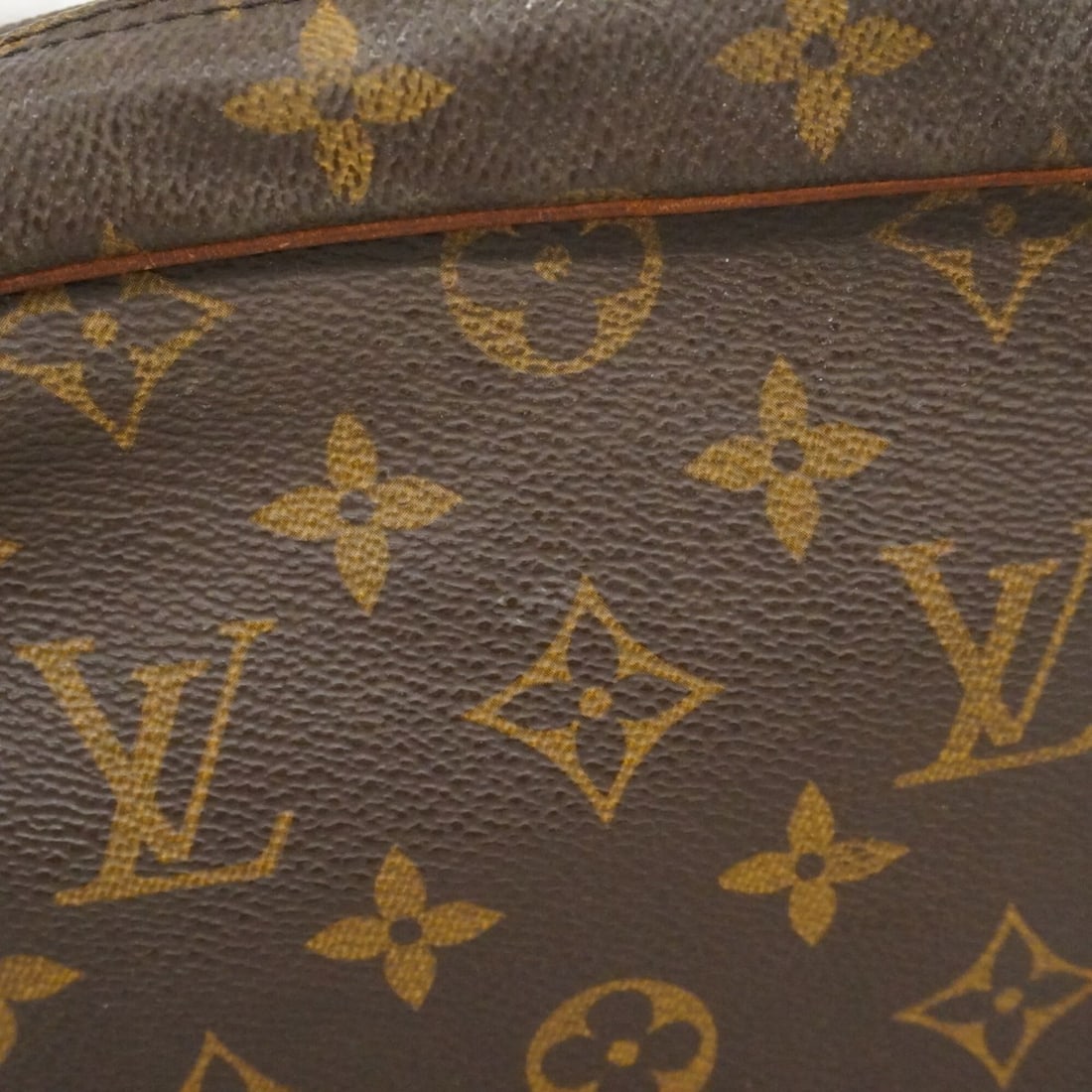 Louis Vuitton Monogram Compiegne 28 Clutch Bag M51845 Brown Men's: --- Catalog ---Category: SizeSize (HxWxD): 17cm x 28cm x 6.5cm / 6.69'' x 11.02'' x 2.55''Category: DesignType: Clutch bagColor: BrownGender: MenCategory: GeneralMPN: M51845Brand: Louis Vuitton--- Ite