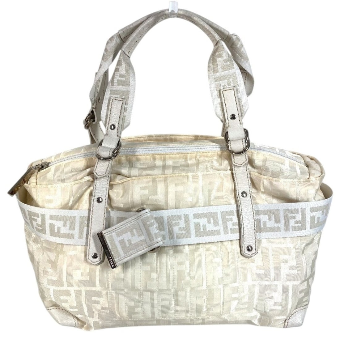 FENDI Zucca FF Logo Belt Bag, Tote Shoulder Handbag, Nylon Canvas Leather, Men's & Women's, White: --- Catalog ---Category: SizeSize (HxWxD): 18cm x 28.5cm x 13cm / 7.08'' x 11.22'' x 5.11''Category: DesignType: Handbag, Shoulder bag, Tote bagColor: WhiteGender: Men,WomenMaterial: Nylon canvas , Le
