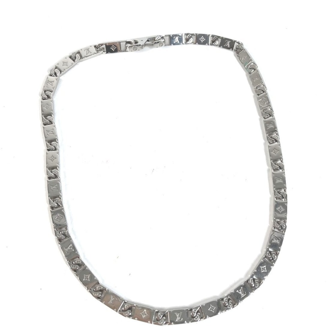 LOUIS VUITTON M00919 Monogram Necklace, Tie-Up Chain Metal, Men's & Women's, Silver: --- Catalog ---Category: SizeNeck Circumference: 51 cm / 20.07''Category: DesignColor: SilverGender: Men,WomenMaterial: MetalNecklace Type: NecklaceCategory: GeneralMPN: M00919Brand: Louis VuittonCoun
