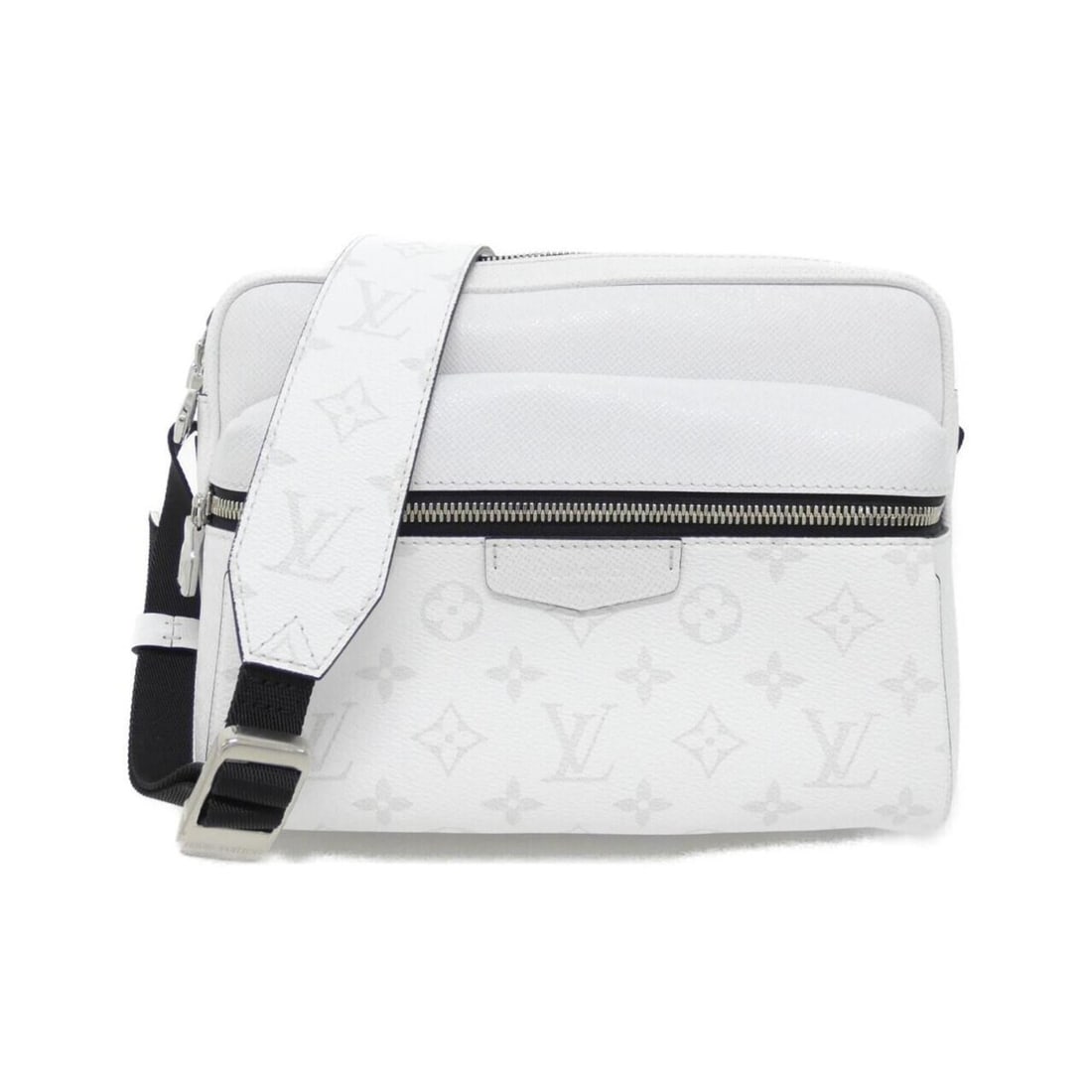 Louis Vuitton Taiga Rama Outdoor Messenger PM M30243 Shoulder Bag: --- Catalog ---Category: SizeSize (HxWxD): 20cm x 27cm x 10cm / 7.87'' x 10.62'' x 3.93''Category: DesignType: Shoulder bagColor: GrayGender: MenMaterial: Coated canvas , Leather Category: GeneralBran