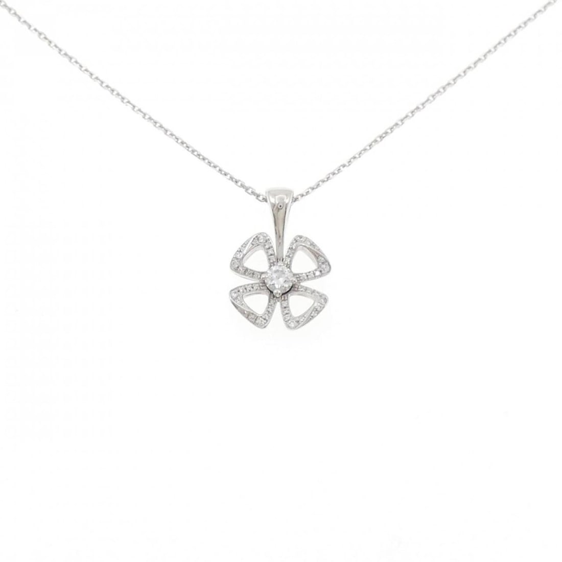 Bvlgari Fiorever Necklace: --- Catalog ---Category: SizePendant Size: 16mm x 10.9mm / 0.62'' x 0.42''Neck Circumference: 42 cm - 44 cm / 16.53'' - 17.32''Category: DesignGender: WomenMaterial: White gold (18K)Pendant Type: