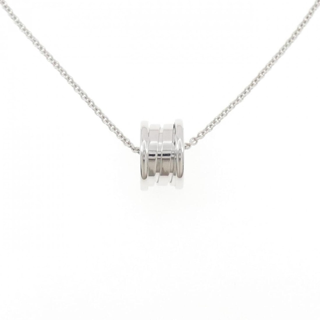 Bvlgari B.zero1 necklace: --- Catalog ---Category: SizePendant Size: 14.8mm x 8.8mm / 0.58'' x 0.34''Neck Circumference: 40 cm / 15.74''Category: DesignGender: WomenMaterial: White gold (18K)Pendant Type: PendantNecklace