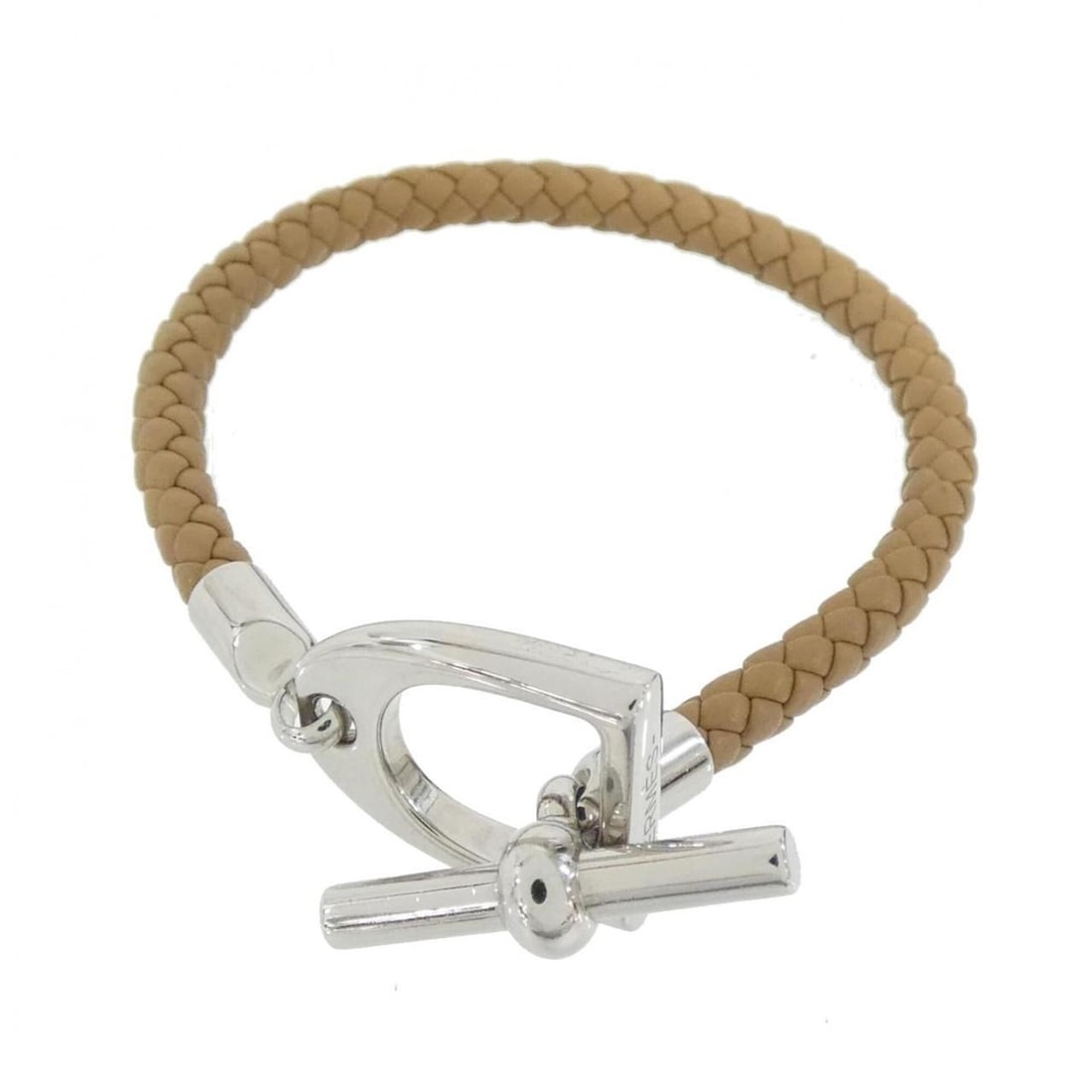 Hermes Etrier 100063FP Bracelet: --- Catalog ---Category: SizeLength: 21cm / 8.26''Category: DesignType: Charm braceletColor: Biscuit, SilverGender: Women,MenMaterial: Swift leatherCategory: GeneralMPN: 100063FPBrand: Hermes--- Item