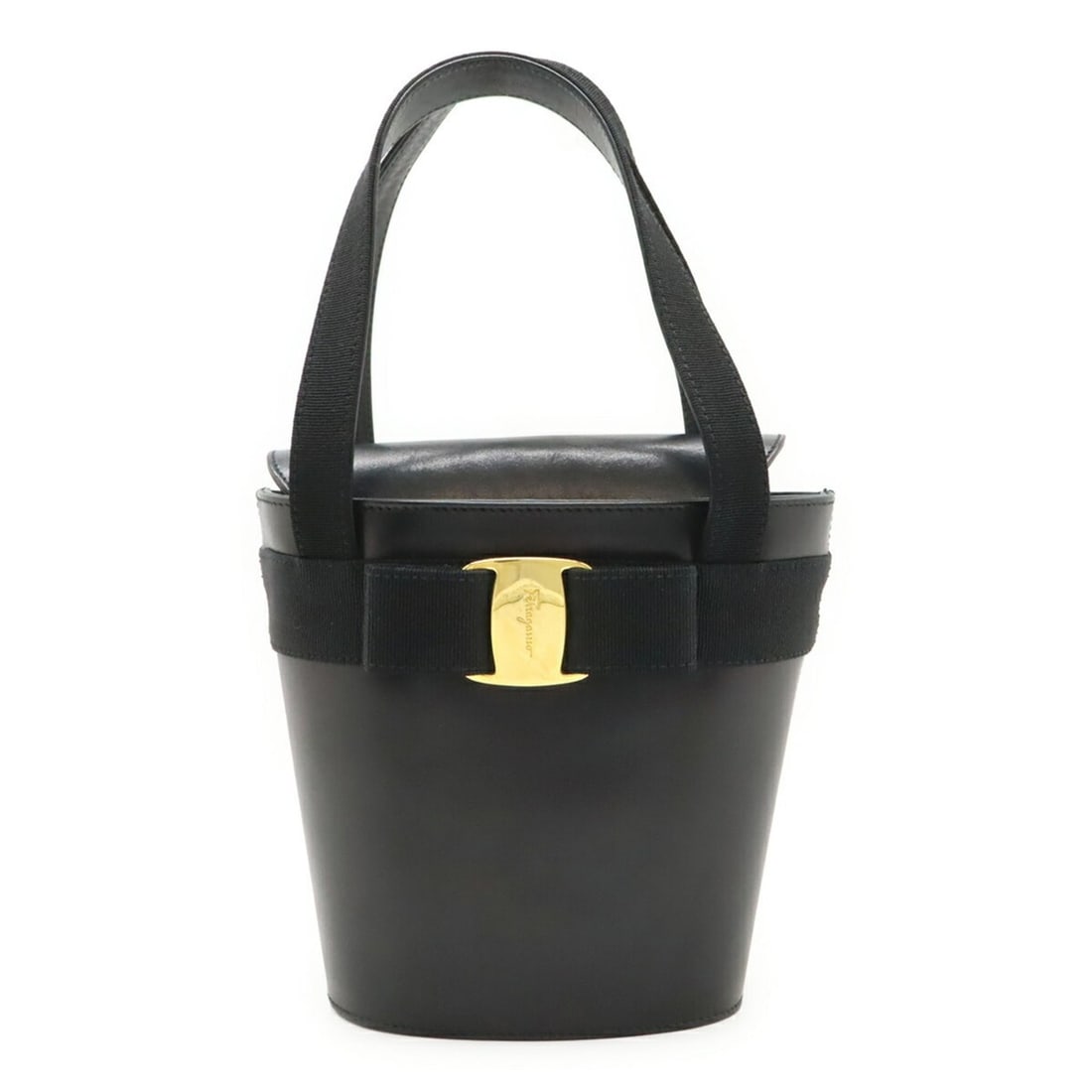 Salvatore Ferragamo Vara Ribbon Bucket Bag Handbag Leather Black BA21 16161: --- Catalog ---Category: SizeWeight: 330g / 11.64oz.Size (HxWxD): 17cm x 19cm x 8.5cm / 6.69'' x 7.48'' x 3.34''Category: DesignType: HandbagColor: BlackGender: WomenMaterial: Leather Category: Genera