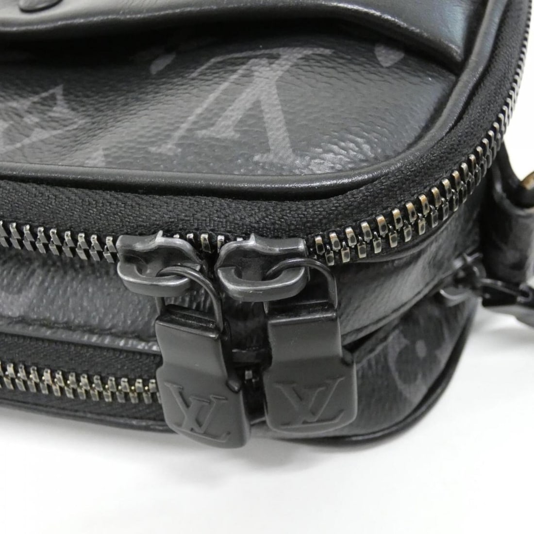 Louis Vuitton Monogram Eclipse Alpha Messenger M46955 Shoulder Bag - 5