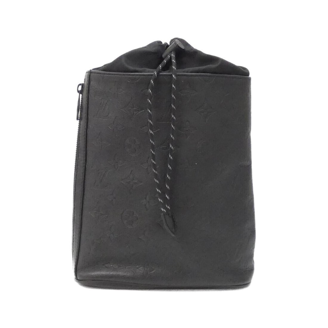 Louis Vuitton Monogram Shadow Chalk Sling Bag M44633 Shoulder: --- Catalog ---Category: SizeWeight: 400g / 14.1oz.Size (HxWxD): 29cm x 20cm x 8cm / 11.41'' x 7.87'' x 3.14''Strap Length: 107cm / 42.12''Category: DesignType: Shoulder bagColor: BlackGender: