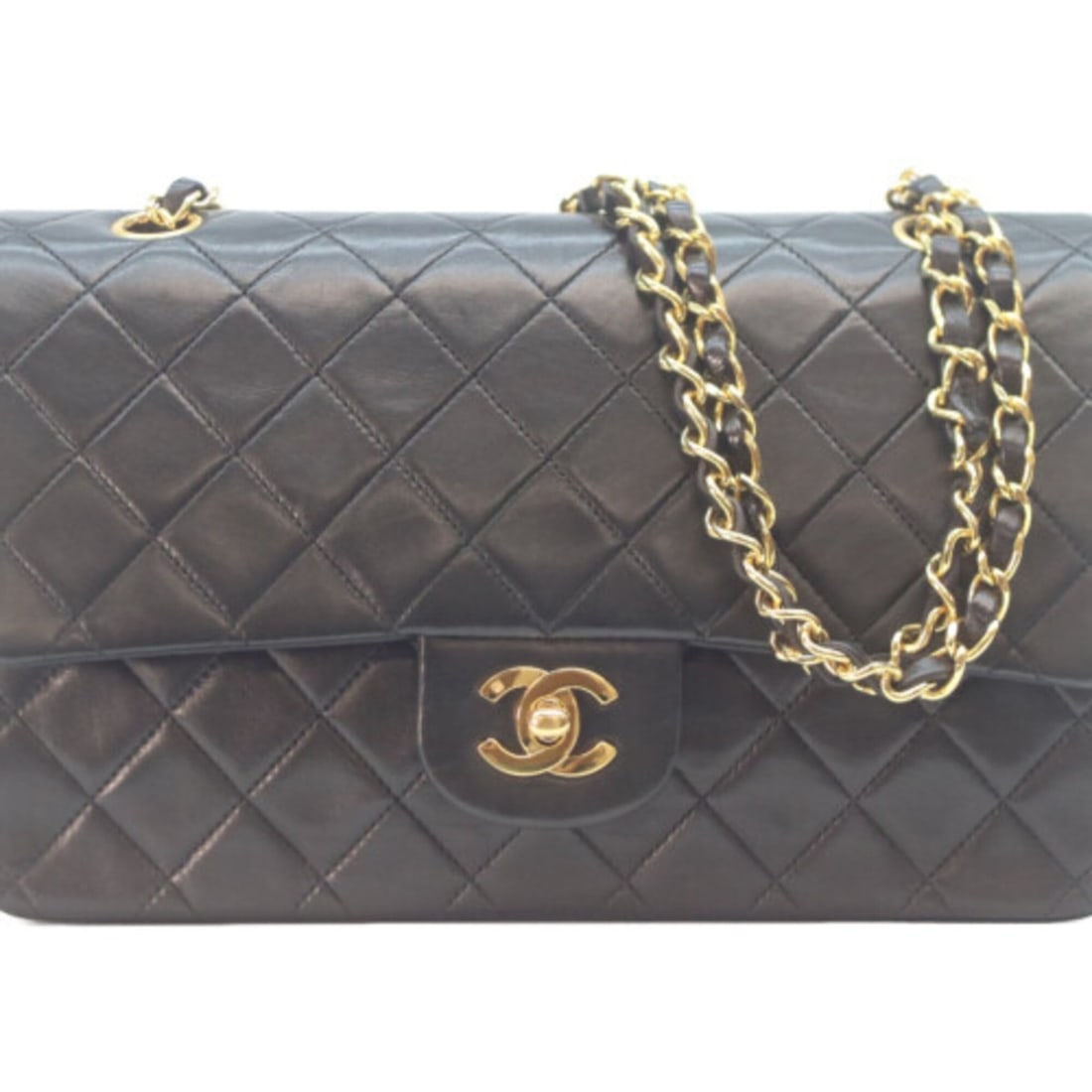 CHANEL A01112 Lambskin Double Flap Matelassé 25 Shoulder Bag, Black with Gold Hardware, Women's: --- Catalog ---Category: SizeSize (HxWxD): 15.5cm x 25.5cm x 7cm / 6.1'' x 10.03'' x 2.75''Category: DesignType: Shoulder bagColor: BlackGender: WomenMaterial: Leather Hardware Color: GoldLeather/Fur 
