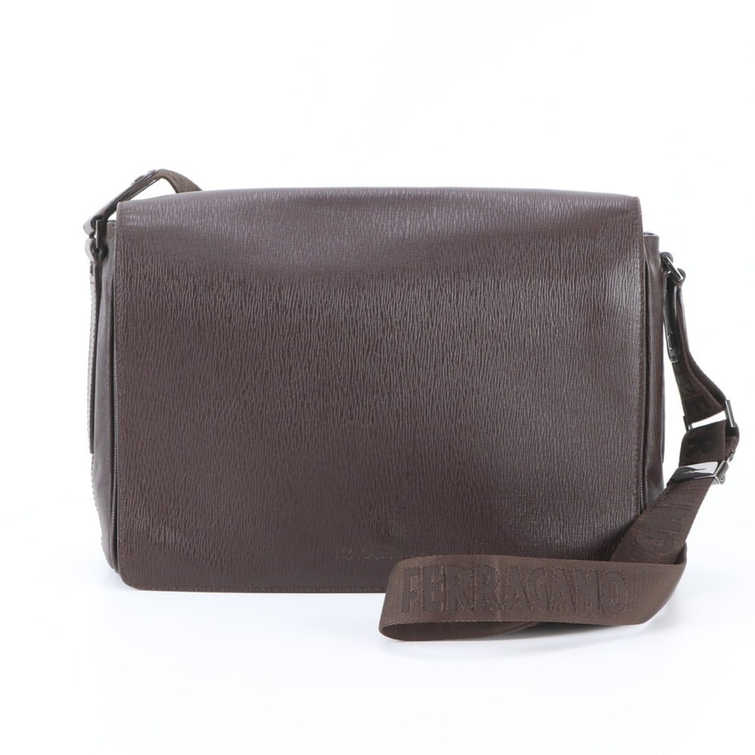 Mint condition Salvatore Ferragamo leather handbag, crossbody bag, shoulder briefcase for men.: --- Catalog ---Category: SizeSize (HxWxD): 29cm x 36cm x 9cm / 11.41'' x 14.17'' x 3.54''Strap Length: 146cm / 57.48''Category: DesignType: BriefcaseColor: BrownGender: MenMaterial: Leather Category: 