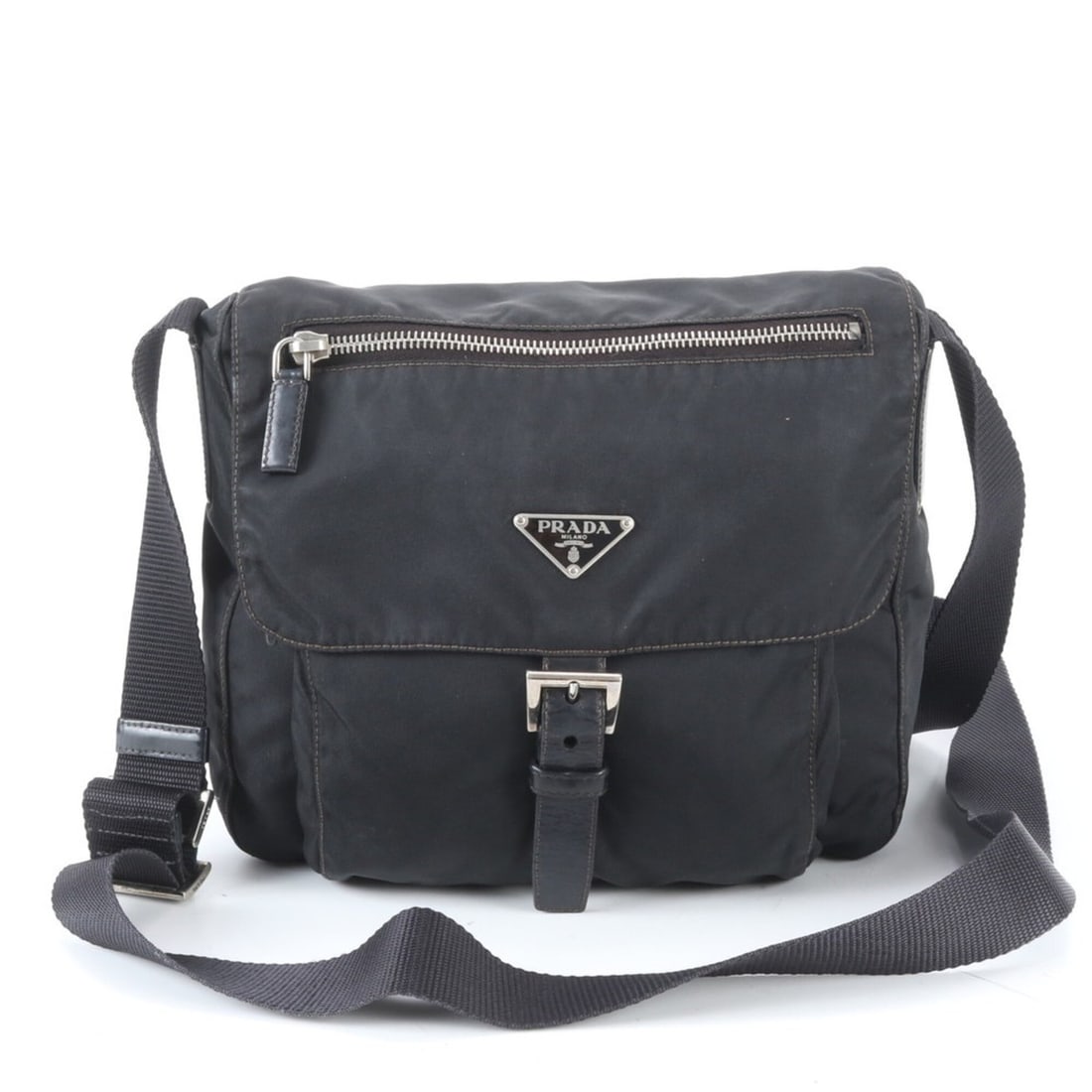 Excellent condition Prada Tessuto nylon and leather shoulder bag with triangle logo, black, for men.: --- Catalog ---Category: SizeSize (HxWxD): 19cm x 23cm x 13cm / 7.48'' x 9.05'' x 5.11''Strap Length: 132cm / 51.96''Category: DesignType: Shoulder bagColor: BlackGender: MenMaterial: Nylon , Leather 