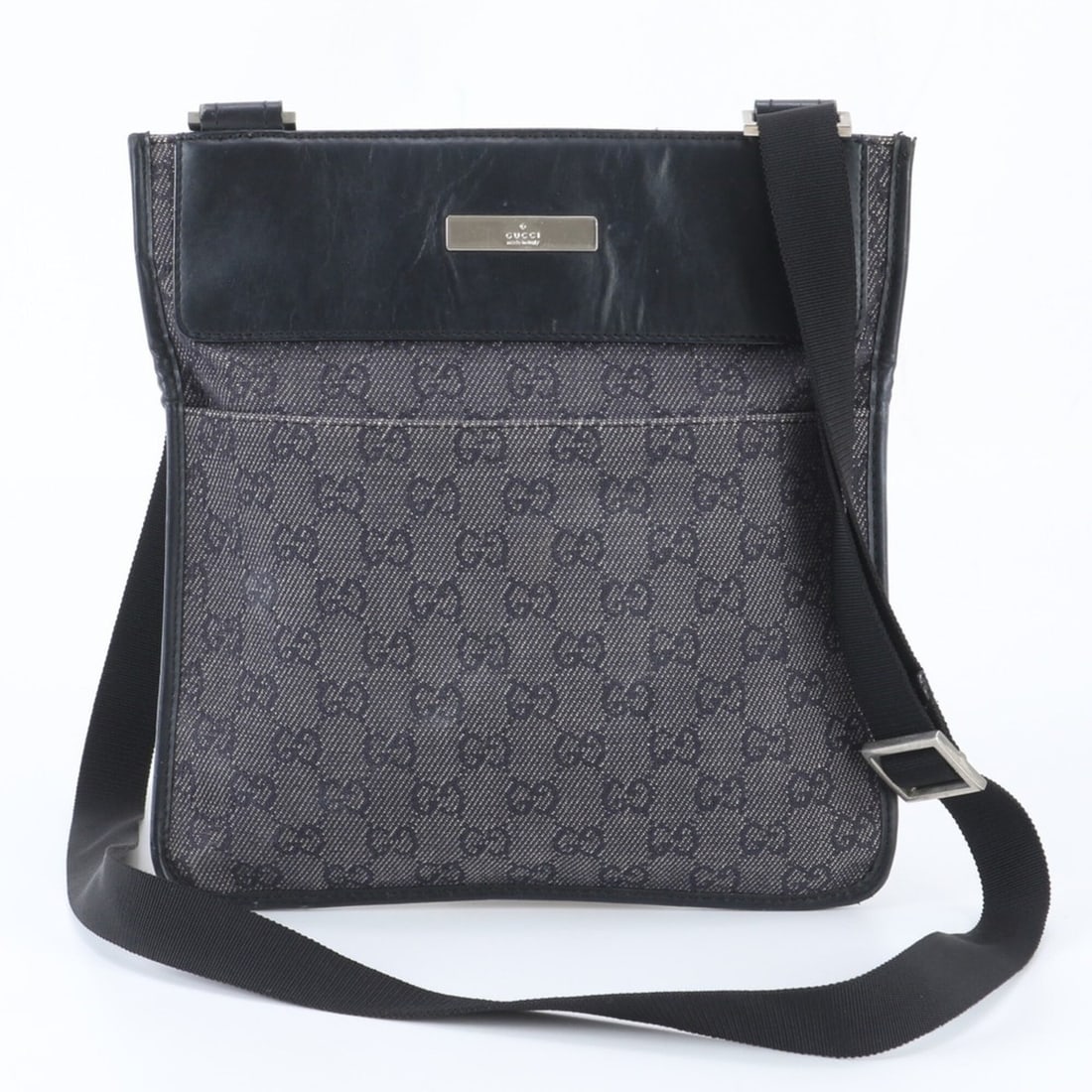 Excellent condition Gucci GG canvas 27639 leather shoulder bag, crossbody messenger tote bag for: --- Catalog ---Category: SizeSize (HxWxD): 24cm x 23cm x 1cm / 9.44'' x 9.05'' x 0.39''Strap Length: 127cm / 49.99''Category: DesignType: Shoulder bag, Tote bagColor: BlackGender: MenMaterial: Leather