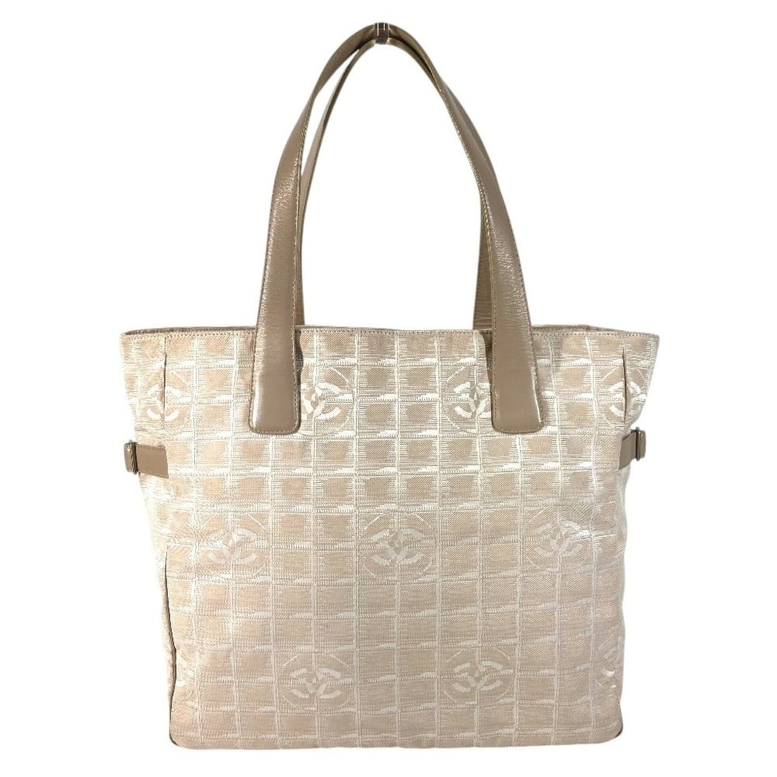 CHANEL A15825 New Travel Line GM Tote Bag, Shoulder Nylon Canvas Leather, Men's & Women's, Beige: --- Catalog ---Category: SizeSize (HxWxD): 32cm x 34cm x 11.5cm / 12.59'' x 13.38'' x 4.52''Category: DesignType: Shoulder bag, Tote bagColor: BeigeGender: Men,WomenMaterial: Nylon canvas , Leather Ca