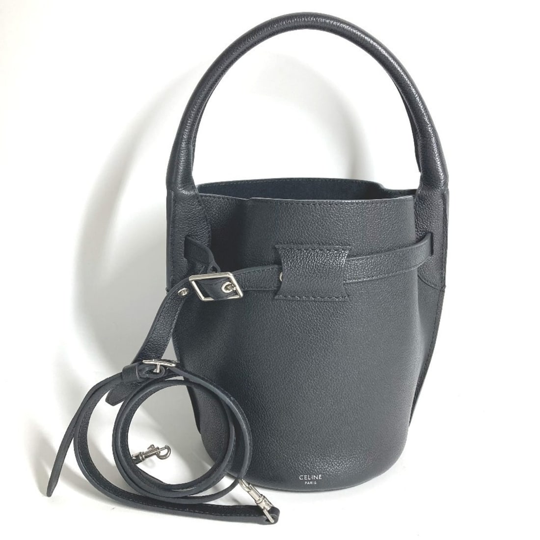 CELINE Bucket Bag, Big Nano 2-Way Shoulder Handbag, Leather, Men's, Women's, Black: --- Catalog ---Category: SizeSize (HxWxD): 20.5cm x 15cm x 15cm / 8.07'' x 5.9'' x 5.9''Category: DesignType: Handbag, Shoulder bagColor: BlackGender: Men,WomenMaterial: Leather Category: GeneralBrand