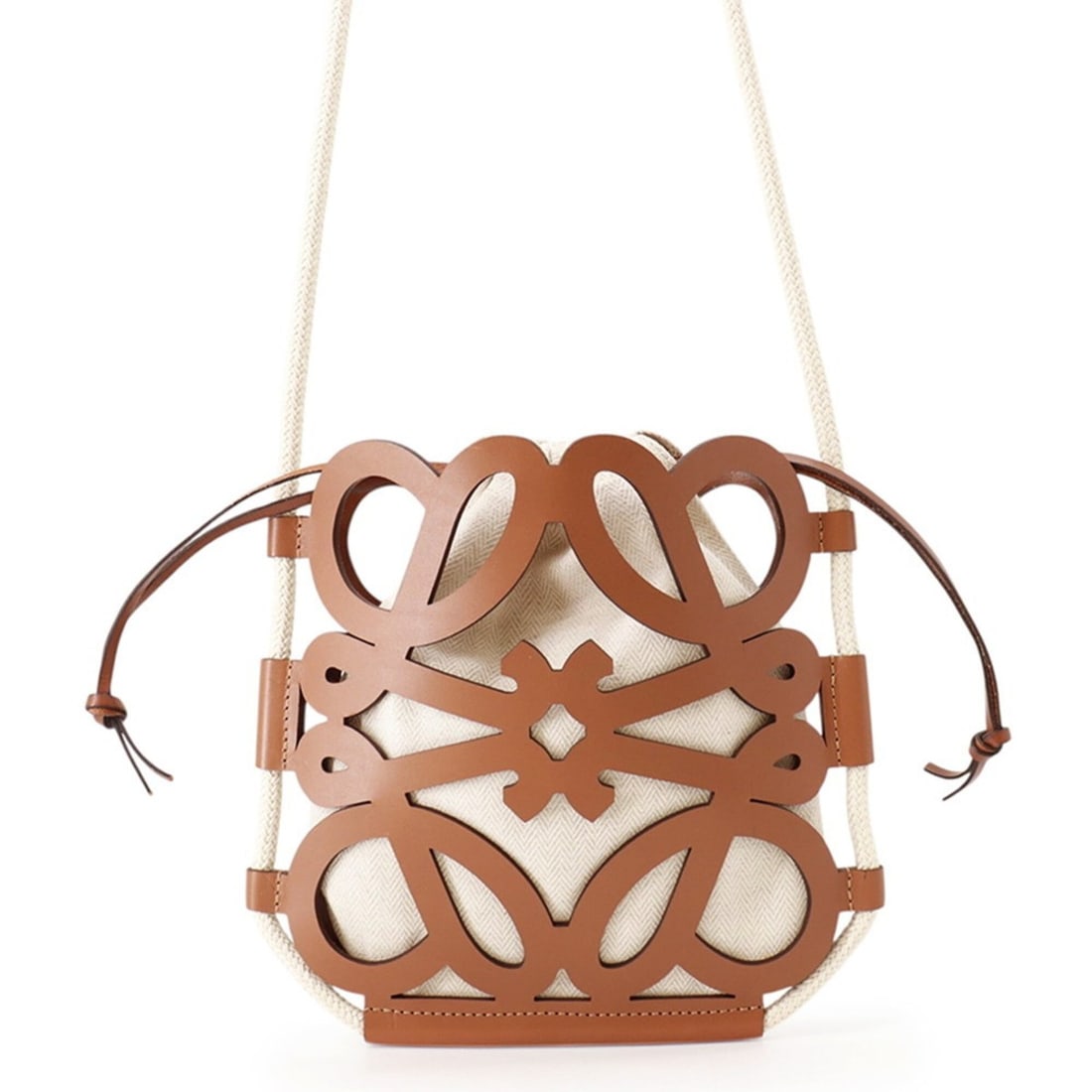 Loewe Shoulder Bag Anagram Cutout Leather Canvas B922Q09X01 LOEWE Handbag: --- Catalog ---Category: SizeSize (HxWxD): 23cm x 22cm x 1cm / 9.05'' x 8.66'' x 0.39''Category: DesignType: Handbag, Shoulder bagColor: Brown, IvoryGender: WomenMaterial: Canvas , Leather Category: G