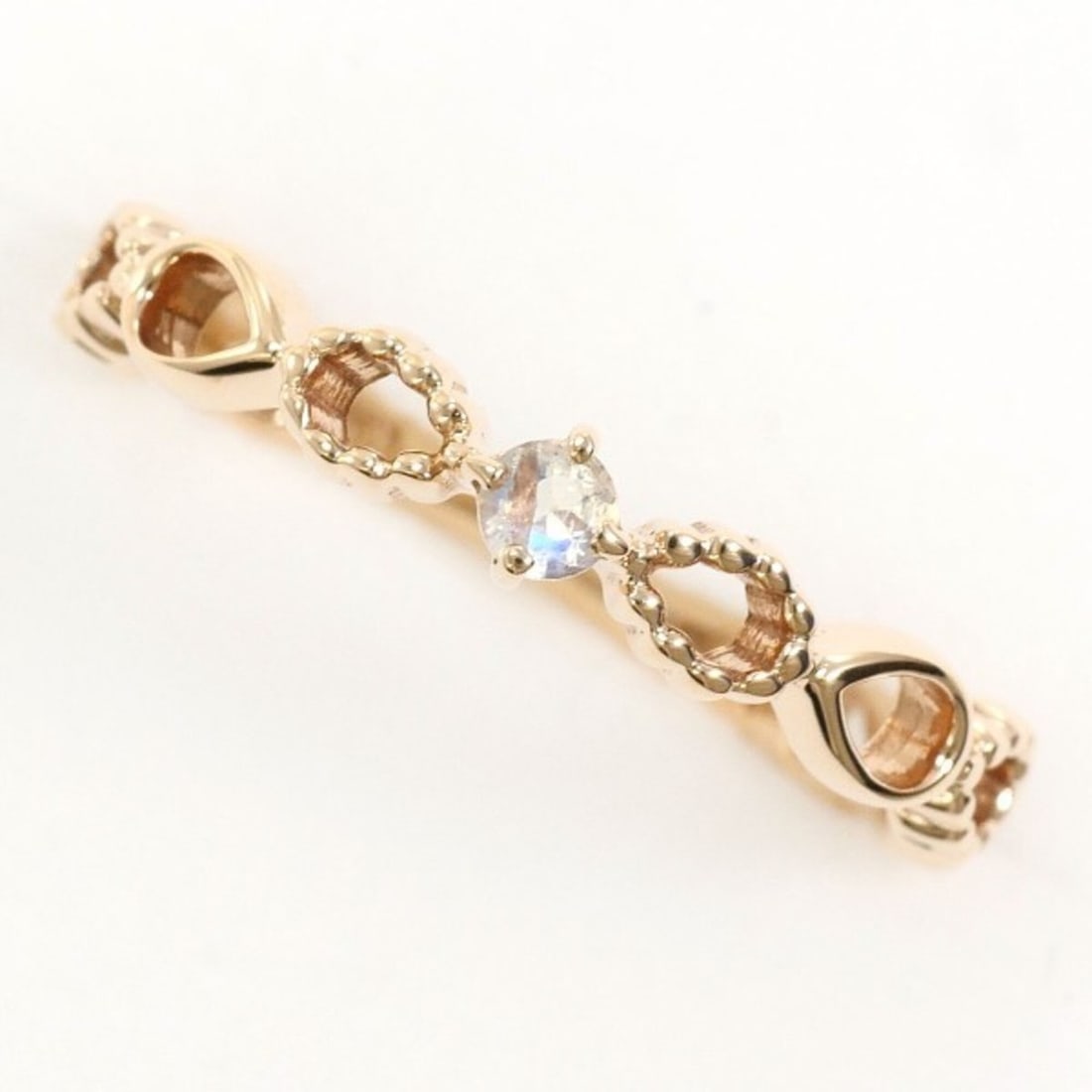 NOJESS K10YG Ring with Blue Moonstone, Total Weight Approx. 0.9g, Used Jewelry, Like New Condition: --- Catalog ---Category: SizeWidth: 3mm / 0.12''Weight: 0.9g / 0.03oz.JP Size: 3US Size: 2.5Category: DesignType: Band ringColor: Blue, Yellow goldMetal: GoldStone: MoonstoneGender: WomenMaterial: Yel