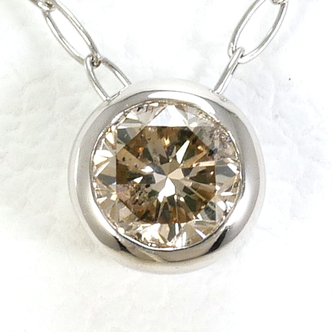 PT900 Platinum / PT850 Necklace with Brown Diamond (0.13ct), Total Weight 0.8g, 39cm, Like New: --- Catalog ---Category: SizeWeight: 0.8g / 0.02oz.Pendant Size: 4mm x 4mm / 0.15'' x 0.15''Neck Circumference: 39 cm / 15.35''Category: DesignColor: Brown, PlatinumMetal: PlatinumStone: DiamondGender