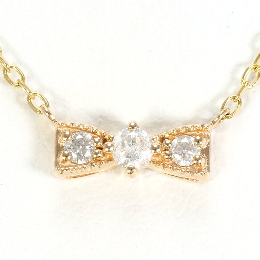 K10 10K YG Yellow Gold Necklace with Diamond (no carat marking), Total Weight 0.9g, 40cm, Like New: --- Catalog ---Category: SizeWeight: 0.9g / 0.03oz.Pendant Size: 3mm x 9mm / 0.11'' x 0.35''Neck Circumference: 40 cm / 15.74''Category: DesignColor: Pink gold, Yellow goldMetal: GoldStone: DiamondGen