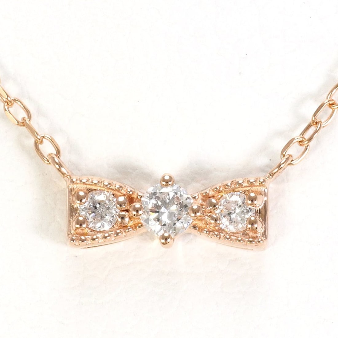 K10 10K PG Pink Gold Necklace with Diamond (no carat marking), Total Weight 0.9g, 41cm, Like New: --- Catalog ---Category: SizeWeight: 0.9g / 0.03oz.Pendant Size: 3mm x 8mm / 0.11'' x 0.31''Neck Circumference: 41 cm / 16.14''Category: DesignColor: Pink goldMetal: GoldStone: DiamondGender: WomenMat