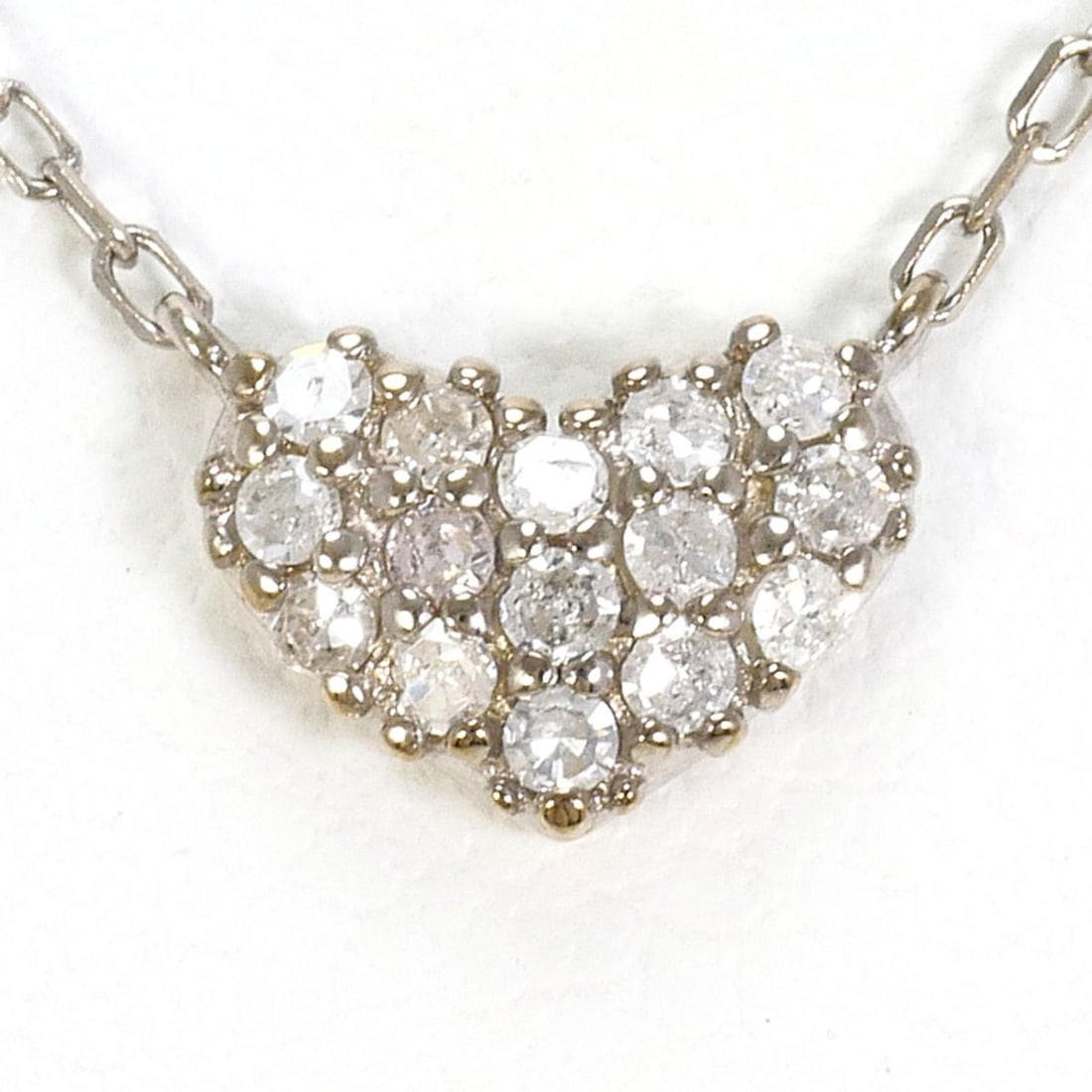 K10 10K WG White Gold Necklace with 0.10ct Diamond, Total Weight 0.8g, 41cm, Like New Condition: --- Catalog ---Category: SizeWeight: 0.8g / 0.02oz.Pendant Size: 5mm x 7mm / 0.19'' x 0.27''Neck Circumference: 41 cm / 16.14''Category: DesignColor: White goldMetal: White GoldStone: DiamondGender: W