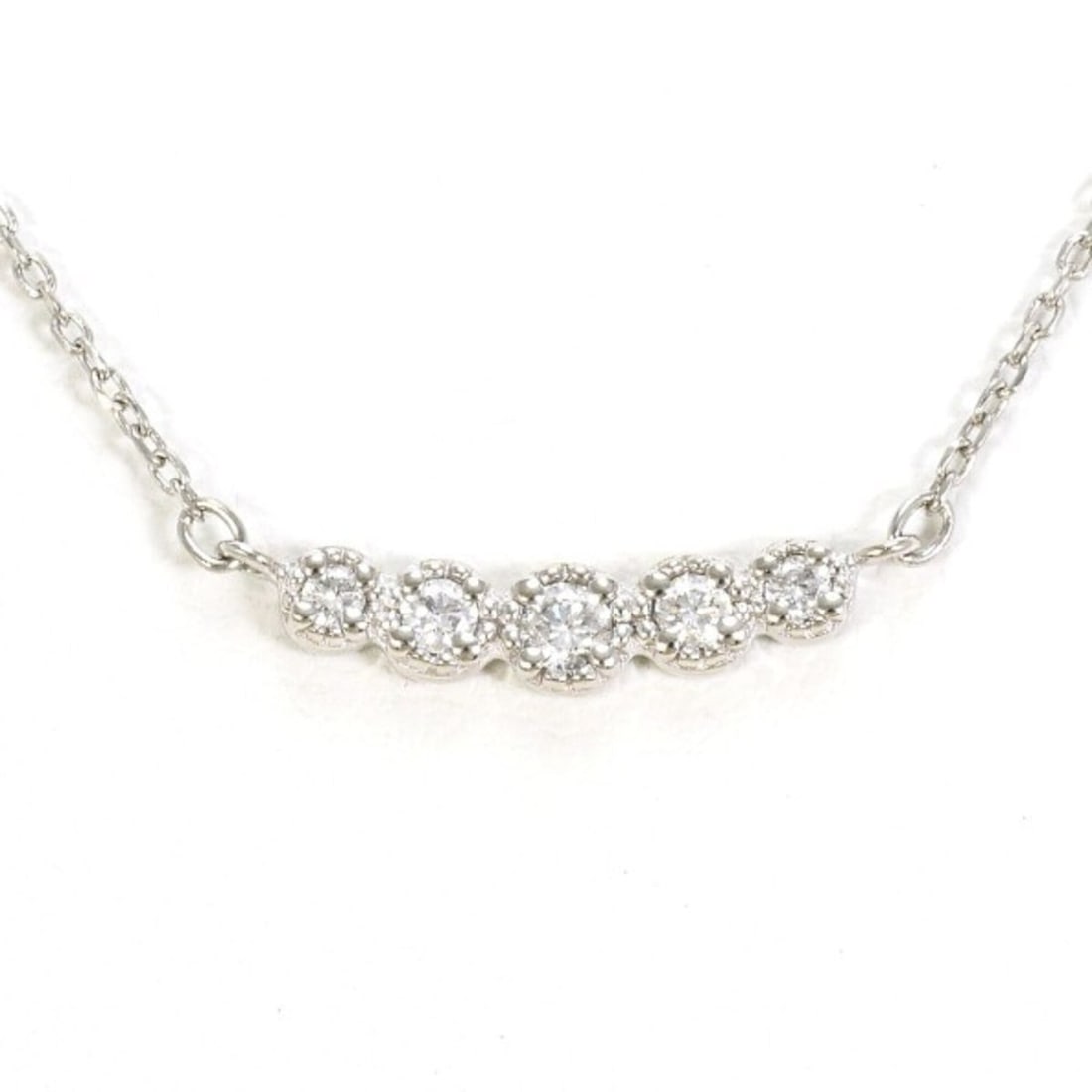 PT900 Platinum PT850 Necklace with Diamonds, Total Weight Approx. 1.3g, 41cm, Jewelry, Used, Like: --- Catalog ---Category: SizeWeight: 1.3g / 0.04oz.Pendant Size: 3mm x 13mm / 0.11'' x 0.51''Neck Circumference: 41 cm / 16.14''Category: DesignColor: PlatinumMetal: PlatinumStone: DiamondGender: Wome
