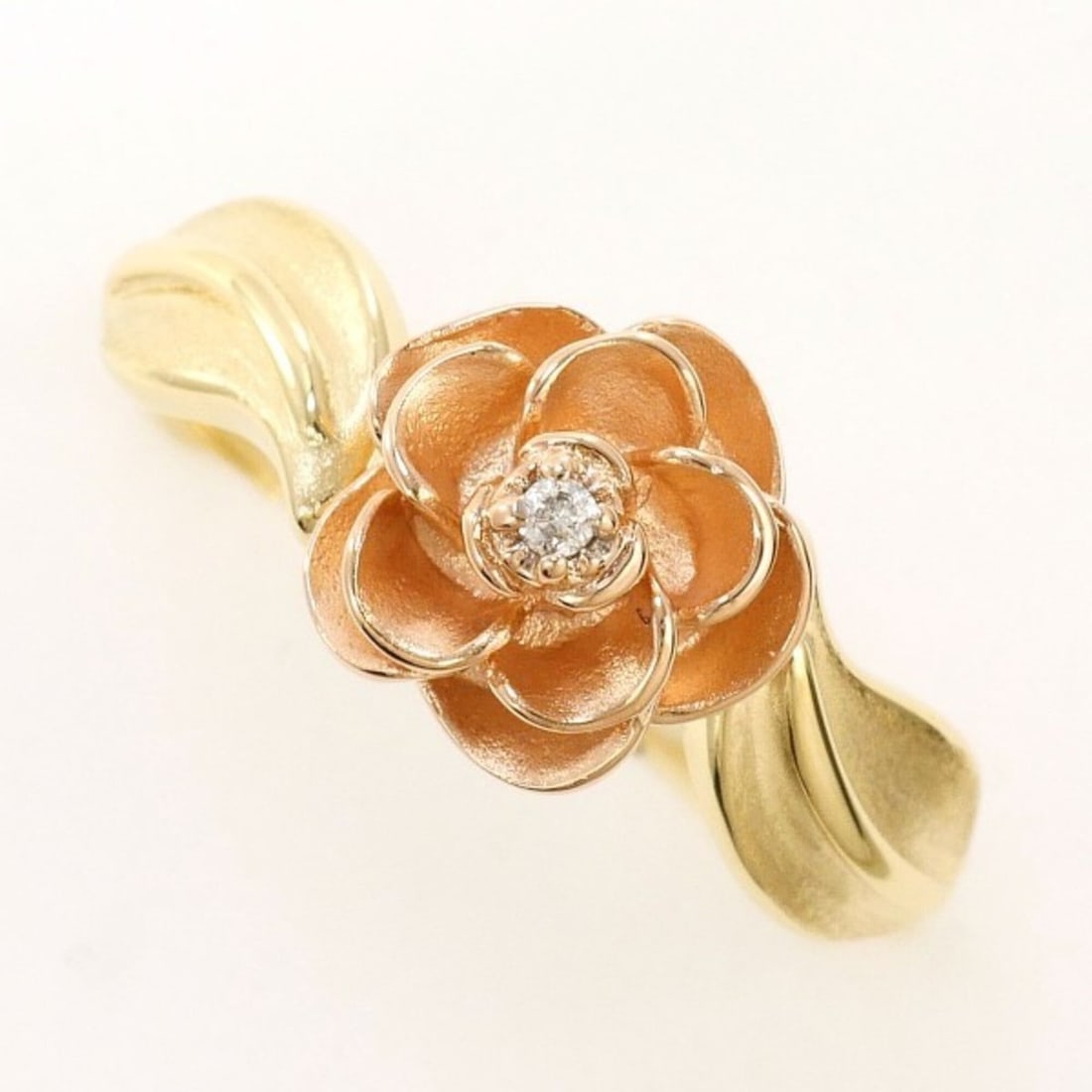 10K YGPG Ring with Diamond, Total Weight Approx. 1.8g, Used Jewelry, Like New Condition: --- Catalog ---Category: SizeWidth: 8mm / 0.31''Weight: 1.8g / 0.06oz.JP Size: 9.5US Size: 5Category: DesignType: Band ringColor: Pink gold, Yellow goldMetal: GoldStone: DiamondGender: WomenMaterial: 