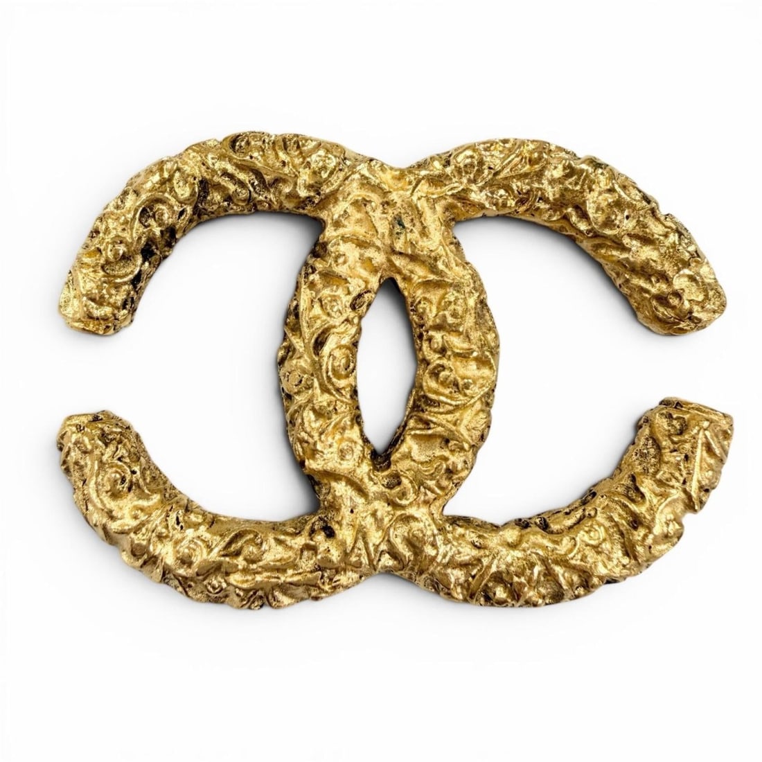 CHANEL Vintage 93A Coco Mark Lava Brooch, Gold, Made in France, Women's, with Box: --- Catalog ---Category: SizeSize (HxWxD): 3.5cm x 5.2cm / 1.37'' x 2.04''Category: DesignType: BroochColor: GoldGender: WomenCategory: GeneralBrand: ChanelCountry of Origin: France--- Item List ---Se