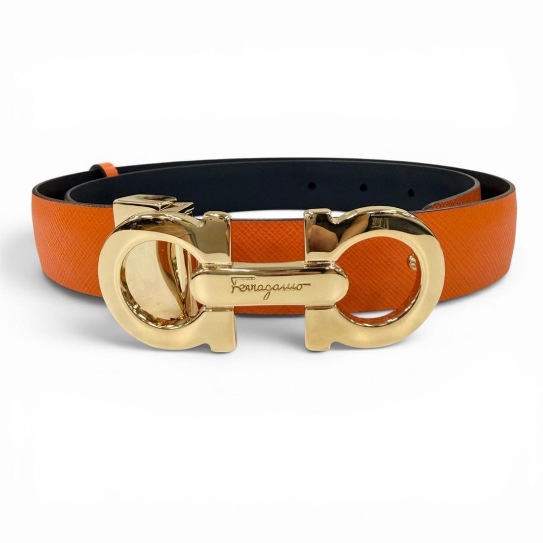 Salvatore Ferragamo leather belt with Gancini hardware, orange and gold made in Italy, women's, dust: --- Catalog ---Category: SizeLength: 74cm - 79cm / 29.13'' - 31.1''Category: DesignType: Standard beltColor: OrangeGender: WomenMaterial (Strap): Leather Category: GeneralBrand: Salvatore FerragamoCou