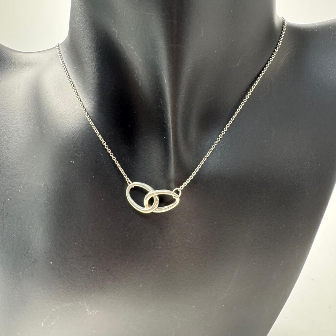 Tiffany & Co. Double Loop Large Necklace, Sterling Silver 925, Women's: --- Catalog ---Category: SizePendant Size: 7mm x 20mm / 0.27'' x 0.78''Neck Circumference: 25 cm / 9.84''Category: DesignColor: SilverGender: WomenMaterial: Silver 925Necklace Type: NecklaceCategory: 