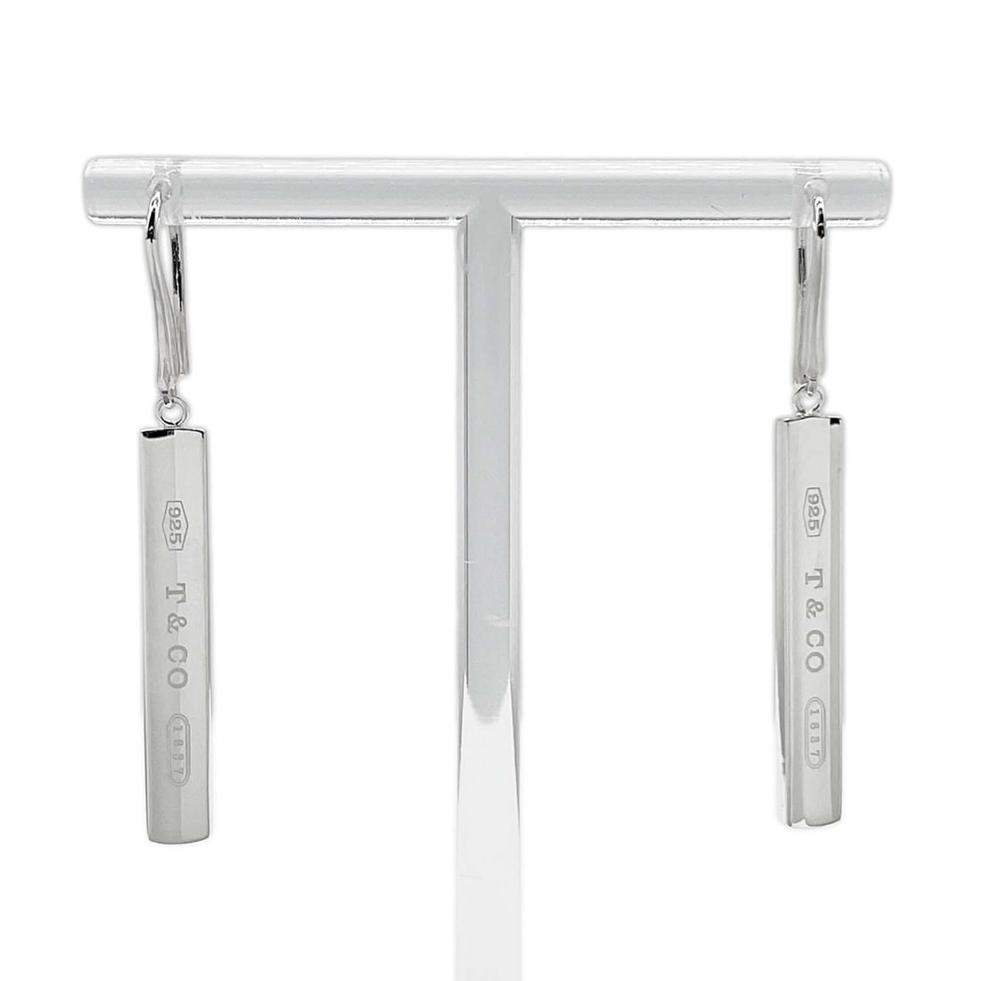 TIFFANY & Co. Narrow Earrings, SV925 Silver, Women's: --- Catalog ---Category: SizeSize (HxWxD): 50.00mm x 5.00mm / 1.97'' x 0.20''Category: DesignType: Stud earringsColor: SilverGender: WomenMaterial: Silver 925Category: GeneralBrand: Tiffany--- Item Li