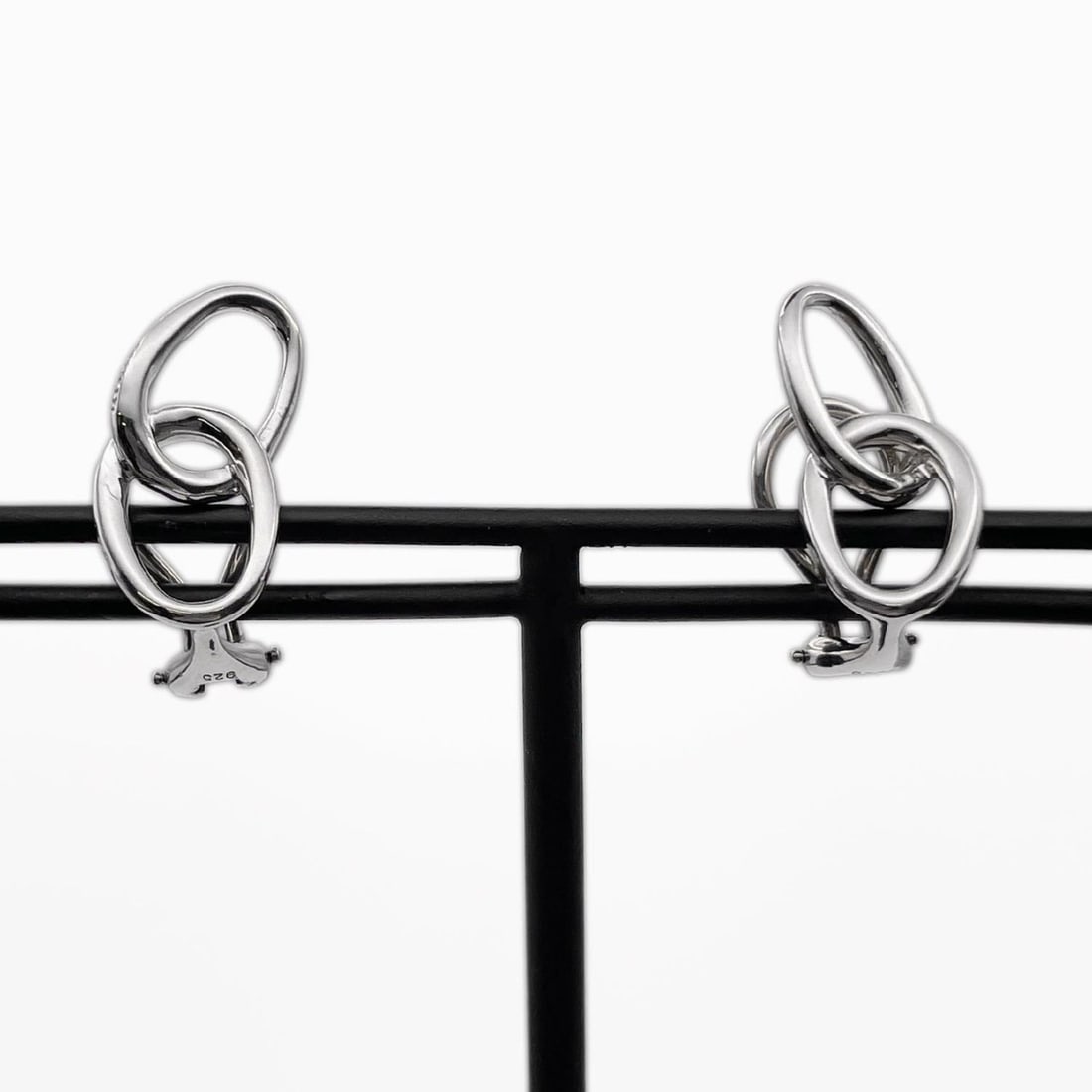 TIFFANY & Co. Double Loop Earrings, SV925 Silver, Women's: --- Catalog ---Category: SizeSize (HxWxD): 22.00mm x 11.00mm / 0.87'' x 0.43''Category: DesignType: Clip earringsColor: SilverGender: WomenMaterial: Silver 925Category: GeneralBrand: Tiffany--- Item L