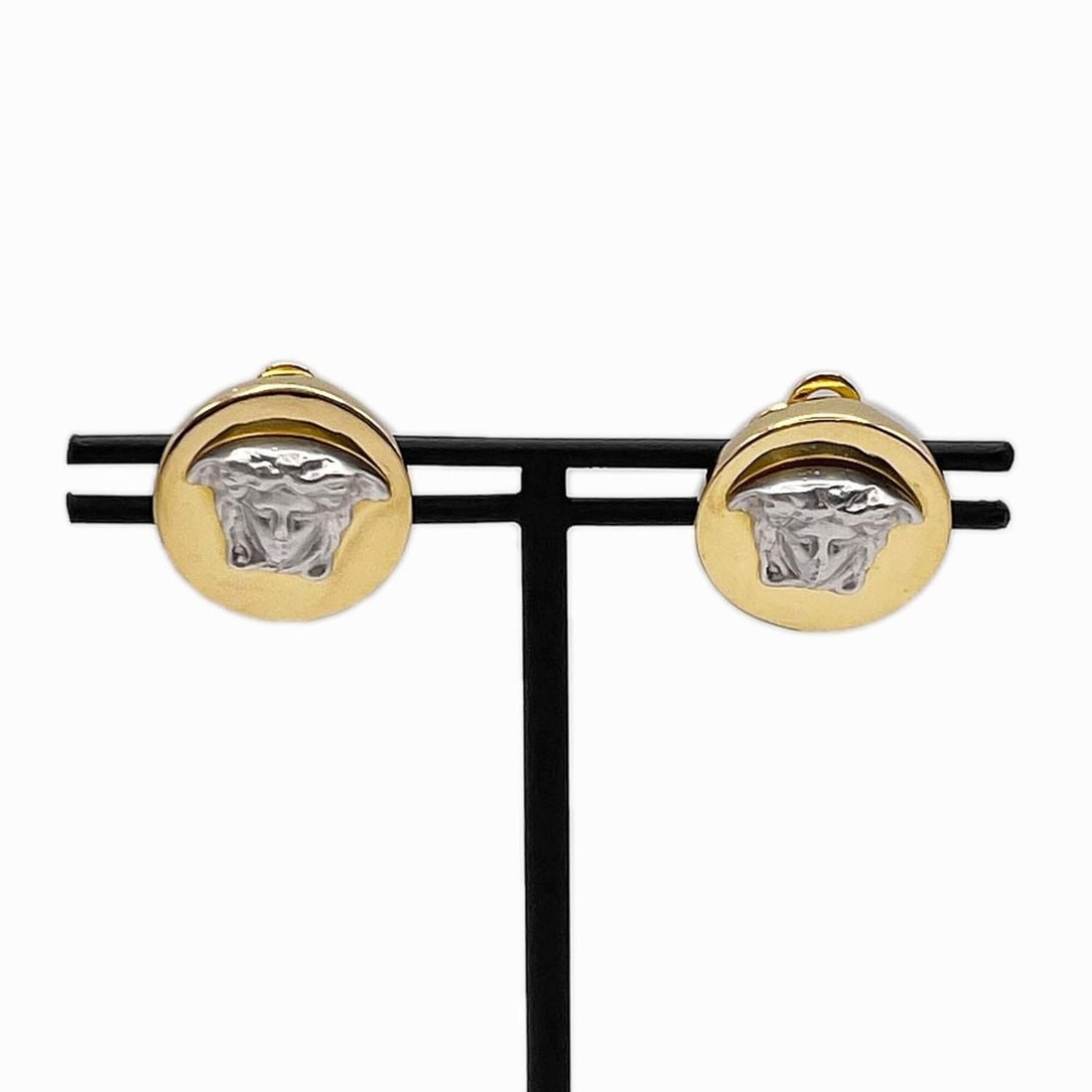 VERSACE Medusa Earrings, Combination Round Metal Gold, Women's: --- Catalog ---Category: SizeSize (HxWxD): 18.00mm x 18.00mm / 0.71'' x 0.71''Category: DesignType: Clip earringsColor: Gold, SilverGender: WomenMaterial: MetalCategory: GeneralBrand: Versace--- Item