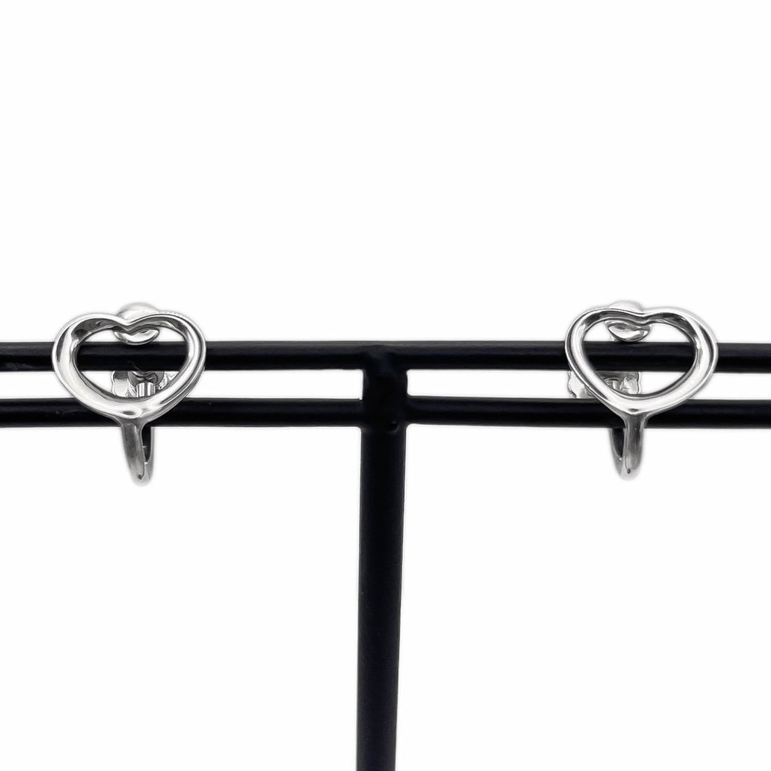 TIFFANY & Co. Open Heart Earrings, SV925 Silver, Women's: --- Catalog ---Category: SizeSize (HxWxD): 9.00mm x 11.00mm / 0.35'' x 0.43''Category: DesignType: Stud earringsColor: SilverGender: WomenMaterial: Silver 925Category: GeneralBrand: Tiffany--- Item Li