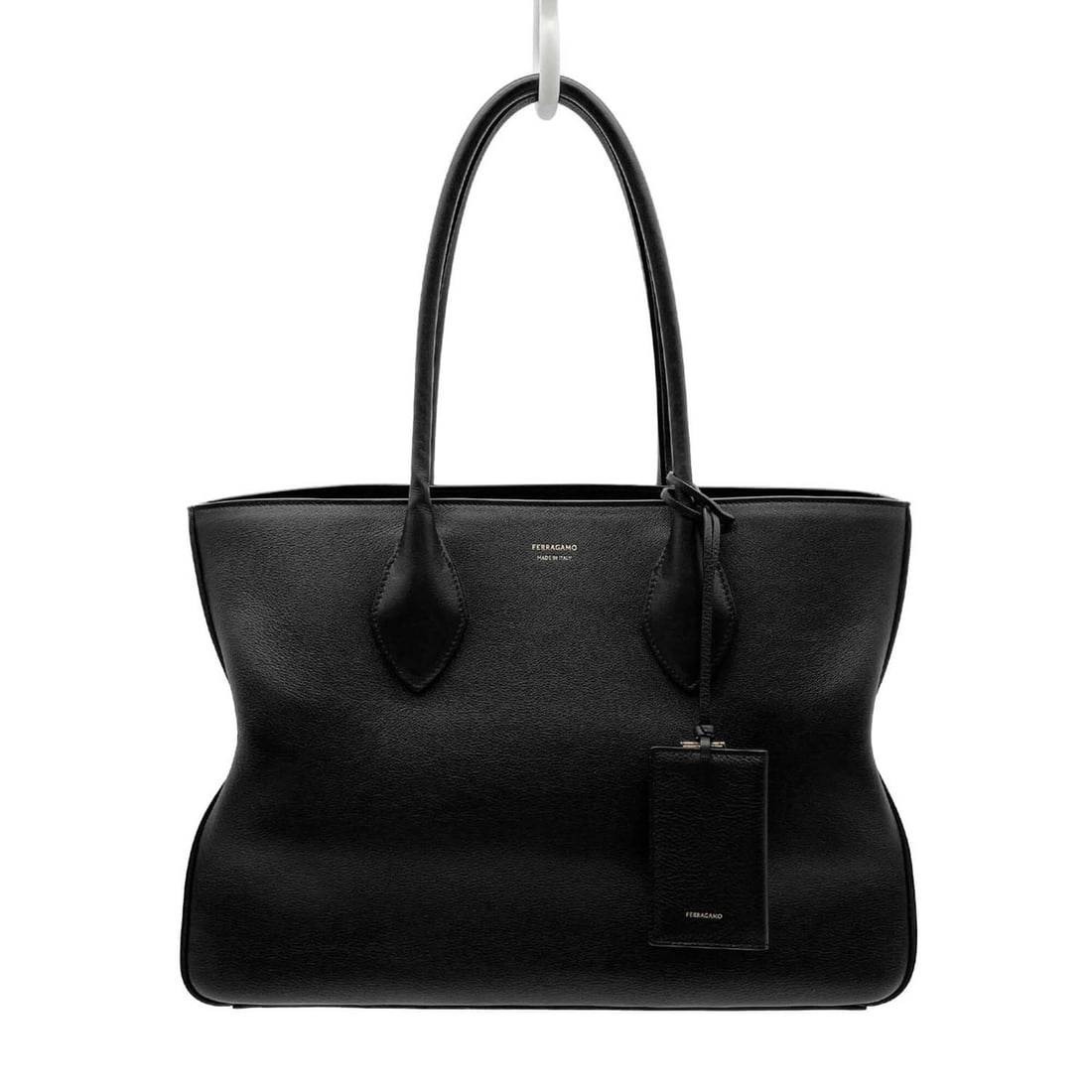 Salvatore Ferragamo star-shaped tote bag/handbag, leather, black, for men and women.: --- Catalog ---Category: SizeSize (HxWxD): 28cm x 40cm x 14cm / 11.02'' x 15.74'' x 5.51''Category: DesignType: Handbag, Tote bagColor: BlackGender: Men,WomenMaterial: Leather Category: GeneralBrand: 