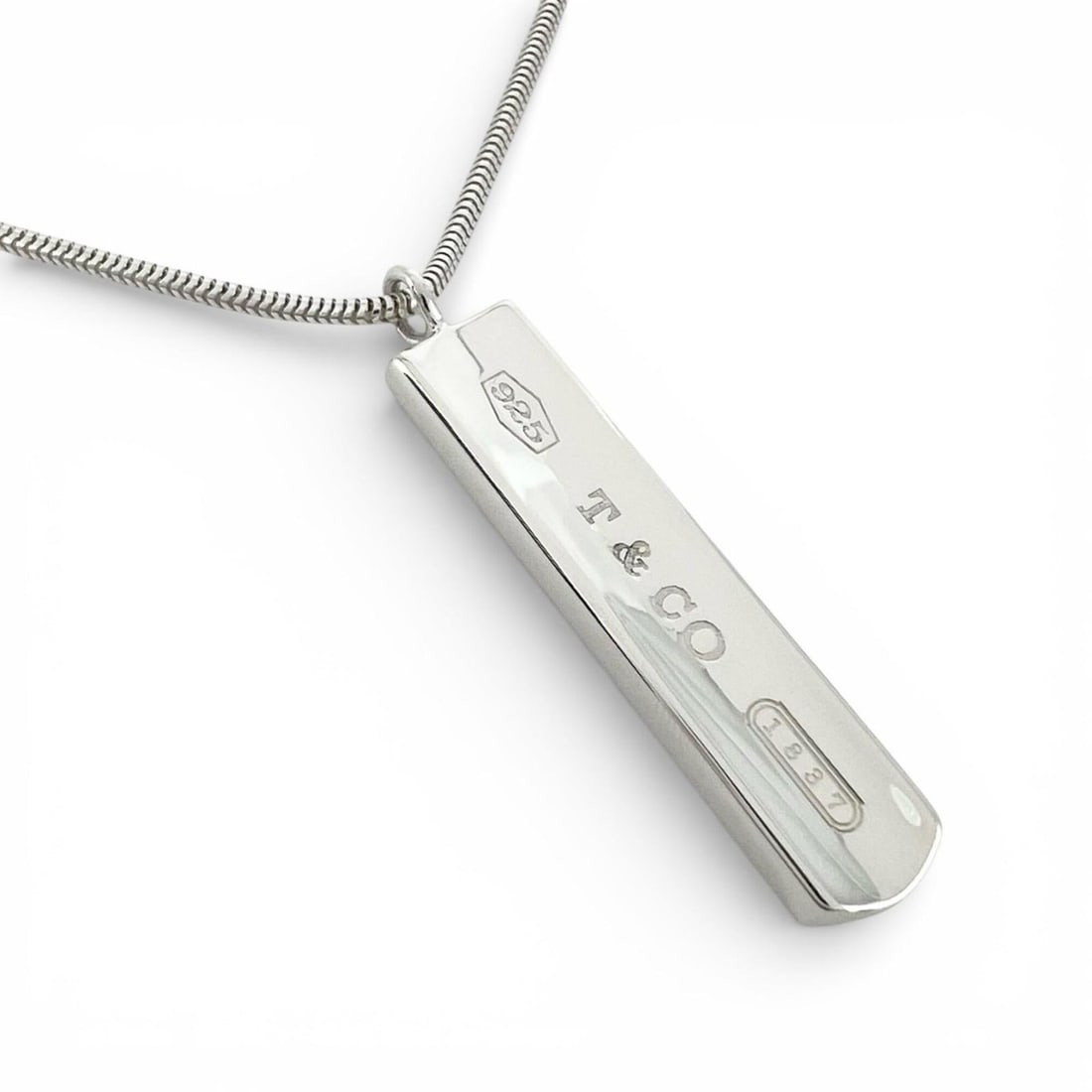 TIFFANY & Co. 1837 Necklace, Sterling Silver 925, Silver, Women's: --- Catalog ---Category: SizePendant Size: 50mm x 7mm / 1.96'' x 0.27''Neck Circumference: 50.5 cm / 19.88''Category: DesignColor: SilverGender: WomenMaterial: Silver 925Necklace Type: NecklaceCategor