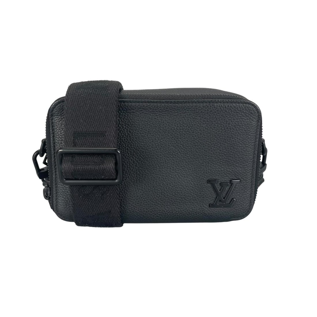 LOUIS VUITTON Alpha Wearable Wallet M59161 Shoulder Bag Leather Black Men's Aerogram: --- Catalog ---Category: SizeSize (HxWxD): 11cm x 18cm x 6cm / 4.33'' x 7.08'' x 2.36''Category: DesignType: Shoulder bagColor: BlackGender: MenMaterial: Leather Category: GeneralMPN: M59161Brand: