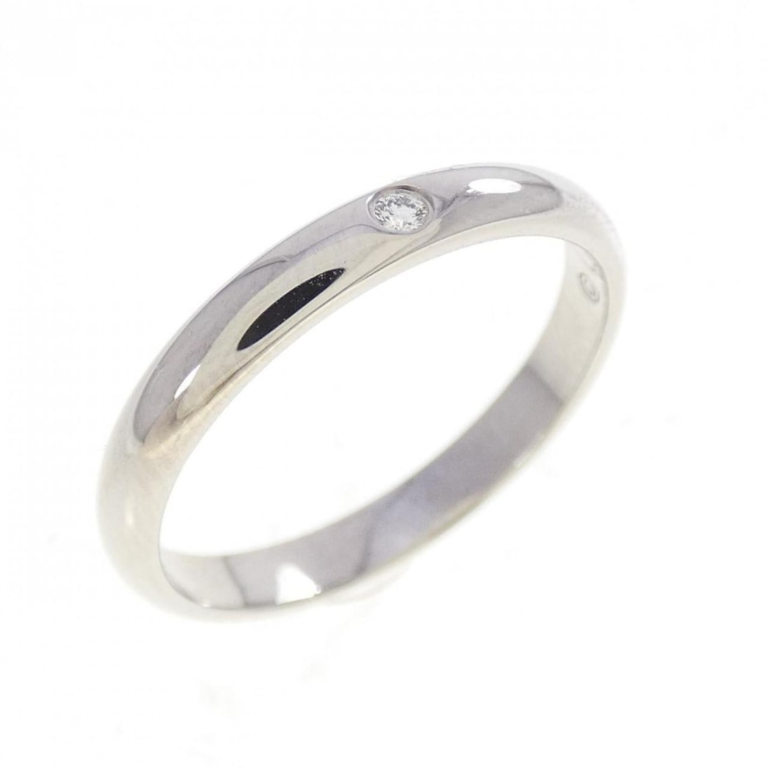 Cartier wedding ring: --- Catalog ---Category: SizeJP Size: 5Brand Size: 49Category: DesignType: Band ringStone: DiamondGender: WomenMaterial: Platinum 950Category: GeneralBrand: Cartier--- Item List ---Section: ConditionR