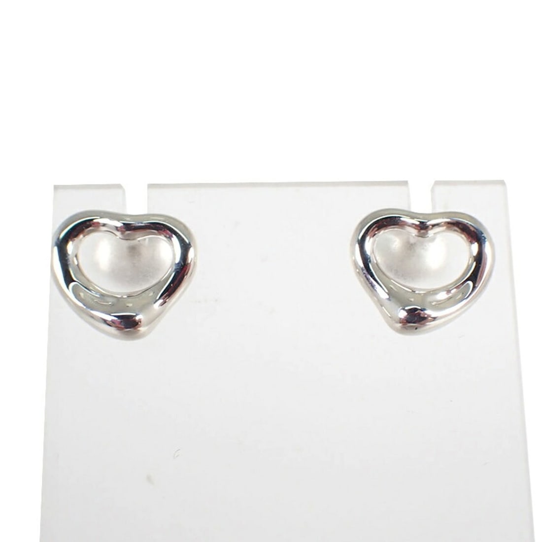 TIFFANY & Co. 925 Heart Earrings: --- Catalog ---Category: SizeSize (HxWxD): 10.00mm x 11.00mm / 0.39'' x 0.43''Category: DesignType: Stud earringsGender: WomenMaterial: Sterling silver 925Category: GeneralBrand: Tiffany--- Item List 