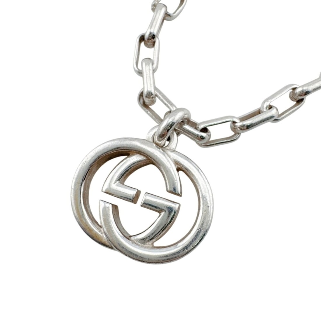 GUCCI Interlocking G Bracelet, Silver: --- Catalog ---Category: SizeTotal Length: 18cm / 7.08''Category: DesignType: Charm braceletColor: SilverGender: Women,MenMaterial: Silver 925Category: GeneralBrand: Gucci--- Item List ---Section: