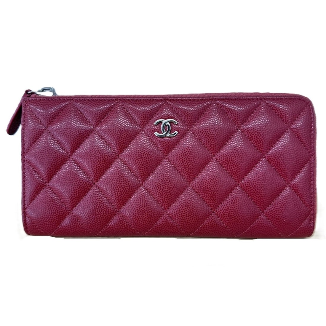 CHANEL Chanel Long Wallet Matelassé Caviar Skin Red: --- Catalog ---Category: SizeSize (HxWxD): 9.5cm x 20cm x 2cm / 3.74'' x 7.87'' x 0.78''Category: DesignType: Long wallet (bi-fold)Color: Red colorGender: WomenMaterial: Grained Calfskin Category:
