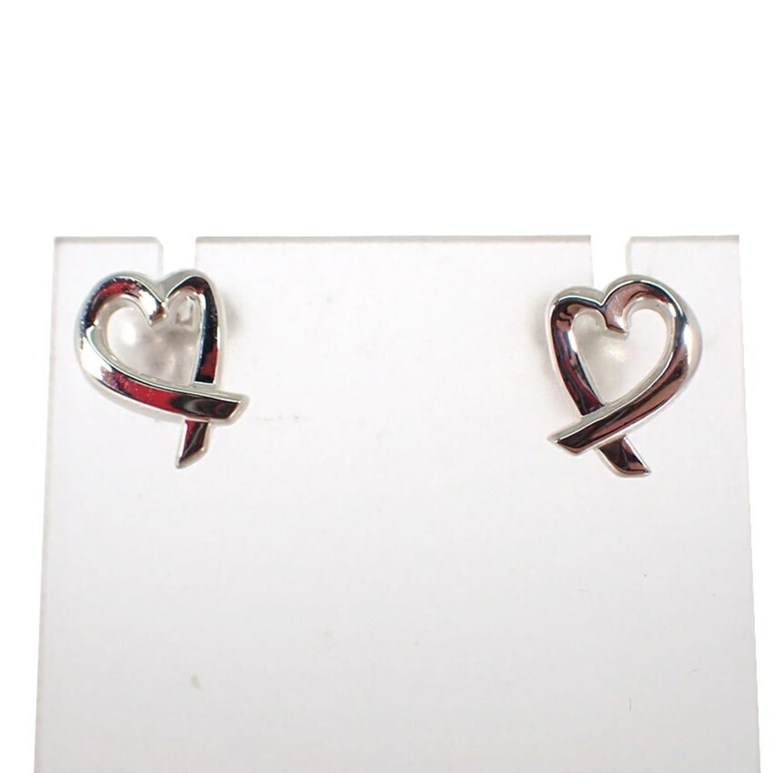 TIFFANY & Co. 925 Loving Heart Earrings: --- Catalog ---Category: SizeSize (HxWxD): 10.00mm x 7.70mm / 0.39'' x 0.30''Category: DesignType: Stud earringsGender: WomenMaterial: Sterling silver 925Category: GeneralBrand: Tiffany--- Item List -