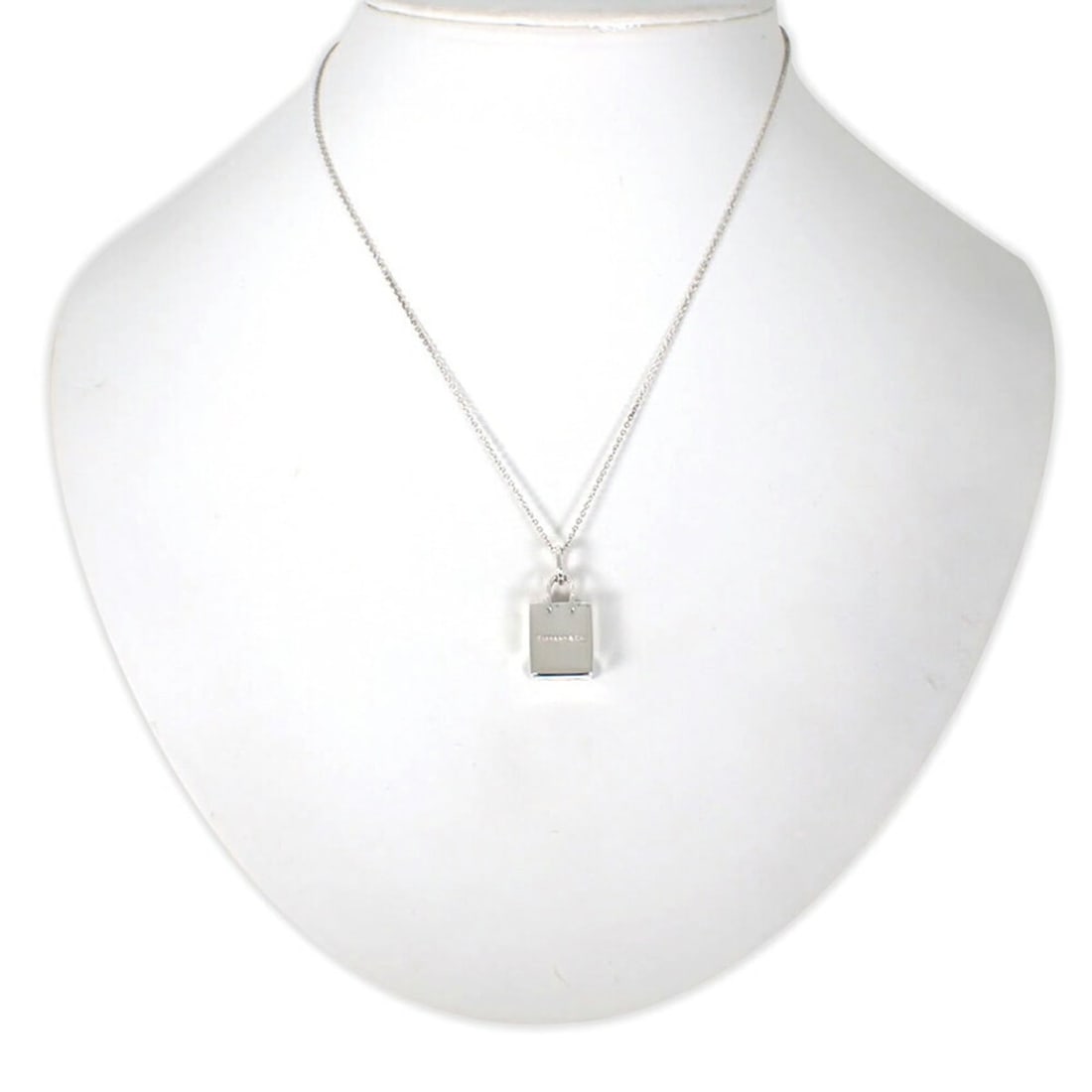 TIFFANY & Co. 925 Sterling Silver Bag Pendant Necklace: --- Catalog ---Category: SizePendant Size: 18.9mm x 11.1mm / 0.74'' x 0.43''Neck Circumference: 41 cm / 16.14''Category: DesignGender: WomenMaterial: Sterling silver 925Pendant Type: PendantNecklace T