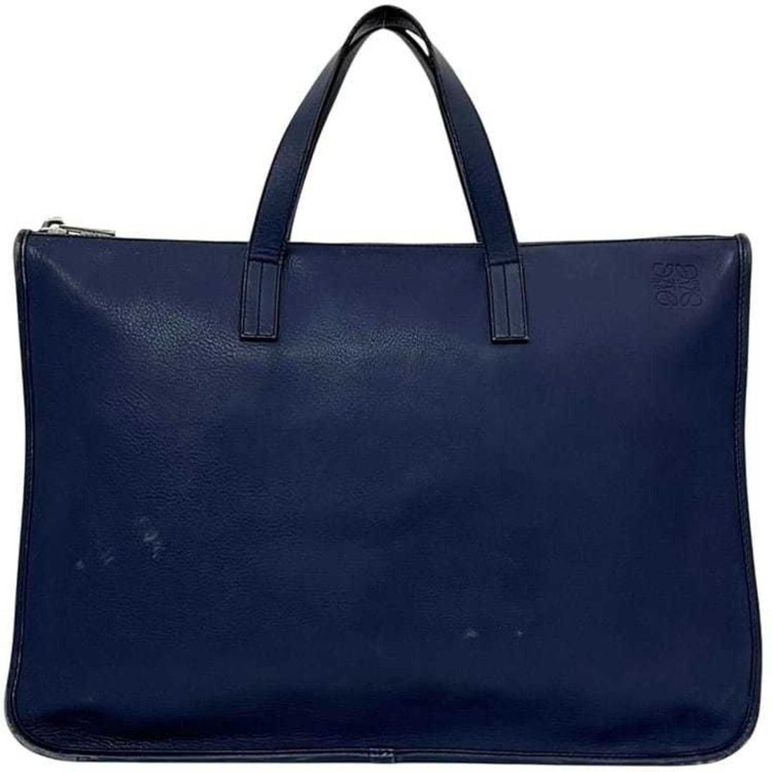 Loewe bag, navy blue, Anagram pattern, leather, 520315 LOEWE: --- Catalog ---Category: SizeSize (HxWxD): 28cm x 41cm x 7cm / 11.02'' x 16.14'' x 2.75''Category: DesignType: BriefcaseColor: NavyGender: MenMaterial: Leather Category: GeneralBrand: Loewe--- Item