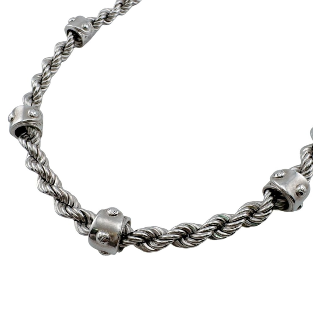 LOUIS VUITTON M01748 LV Rope Necklace Monogram Chain Jewelry Silver: --- Catalog ---Category: SizeNeck Circumference: 50 cm / 19.68''Category: DesignColor: SilverGender: MenMaterial: MetalNecklace Type: Neck chainCategory: GeneralMPN: M01748Brand: Louis Vuitton--- Item