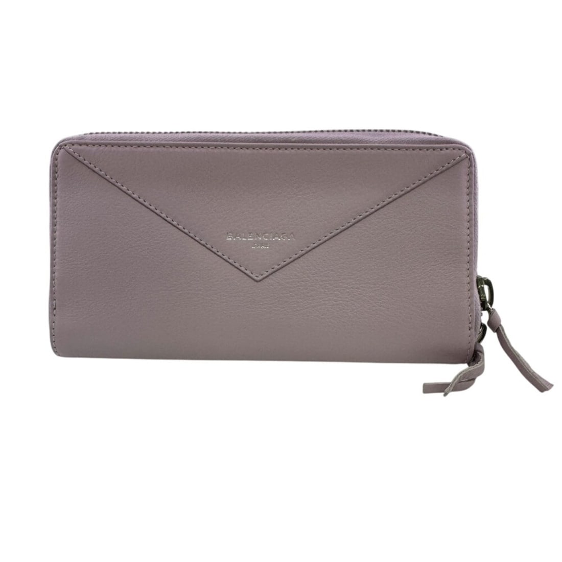 BALENCIAGA Balenciaga Round Zip Paper Long Wallet Pink: --- Catalog ---Category: SizeSize (HxWxD): 10.5cm x 18.5cm / 4.13'' x 7.28''Category: DesignType: Long wallet (bi-fold)Color: PinkGender: WomenMaterial: Leather Category: GeneralBrand: Balenciaga--- I